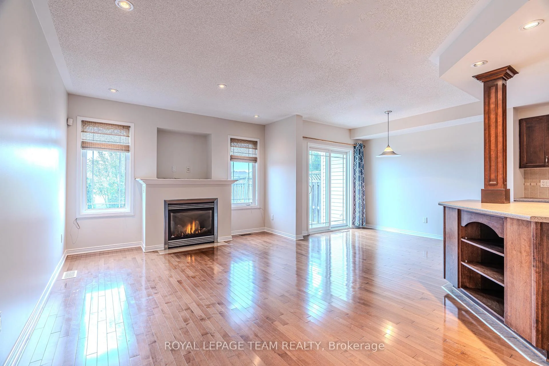 Photo 10 of 506 Pepperville Crescent, Ottawa, Kanata - Emerald Meadows/Trailwest — HOMEH