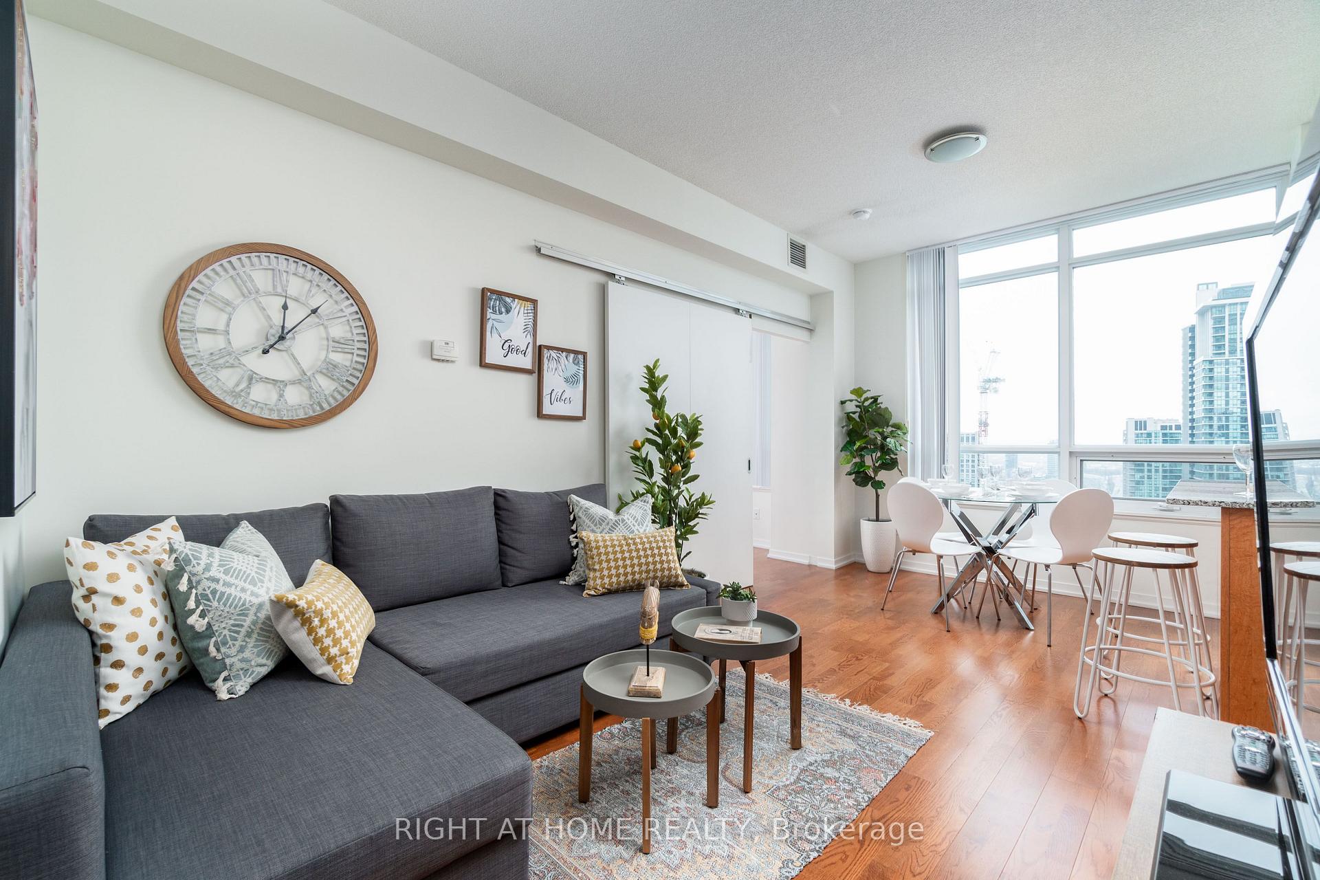 Photo of Unit 3404, 55 Bremner Boulevard