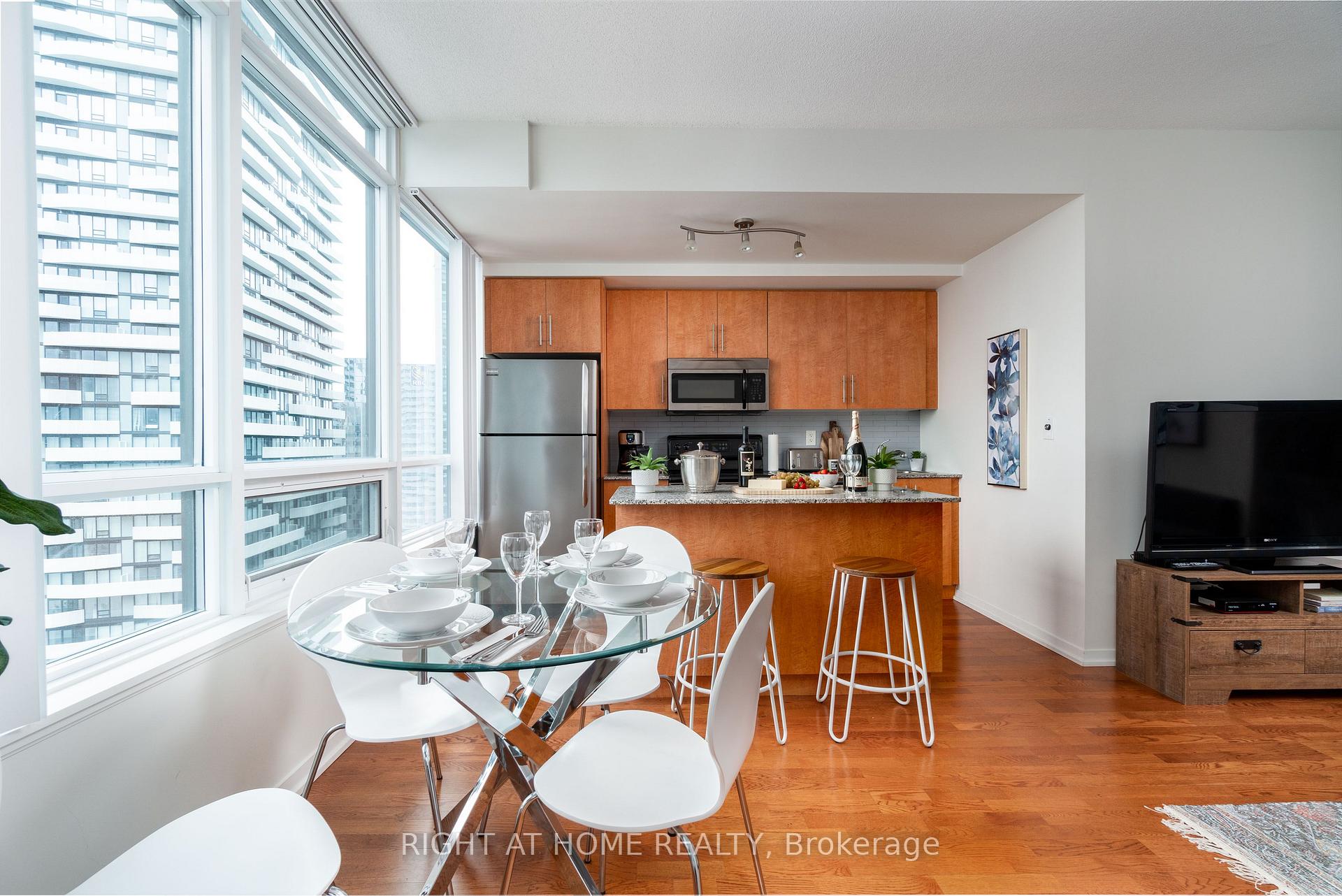 Photo 5 of Unit 3404, 55 Bremner Boulevard, Toronto, Waterfront Communities — HOMEH