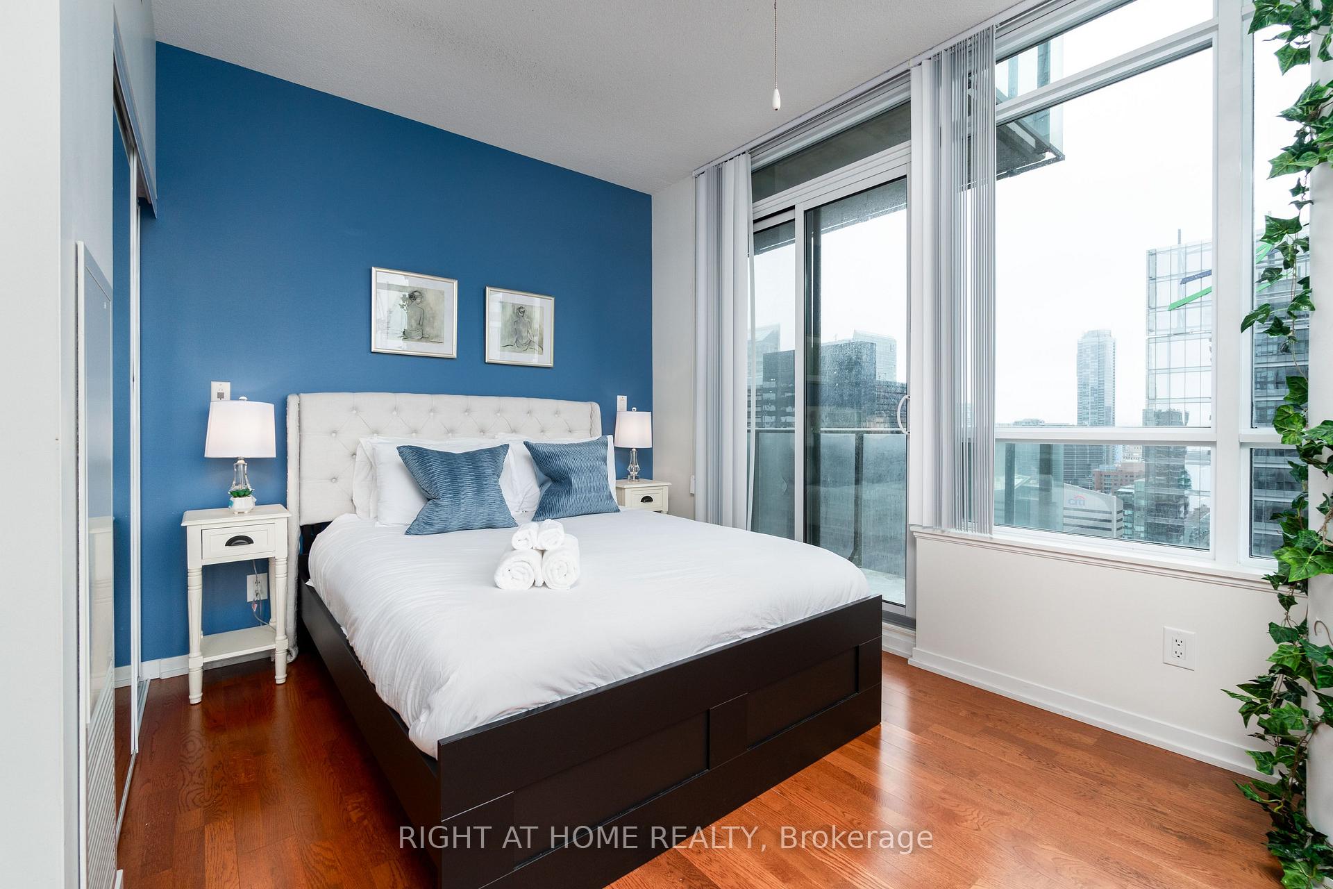 Photo 10 of Unit 3404, 55 Bremner Boulevard, Toronto, Waterfront Communities — HOMEH
