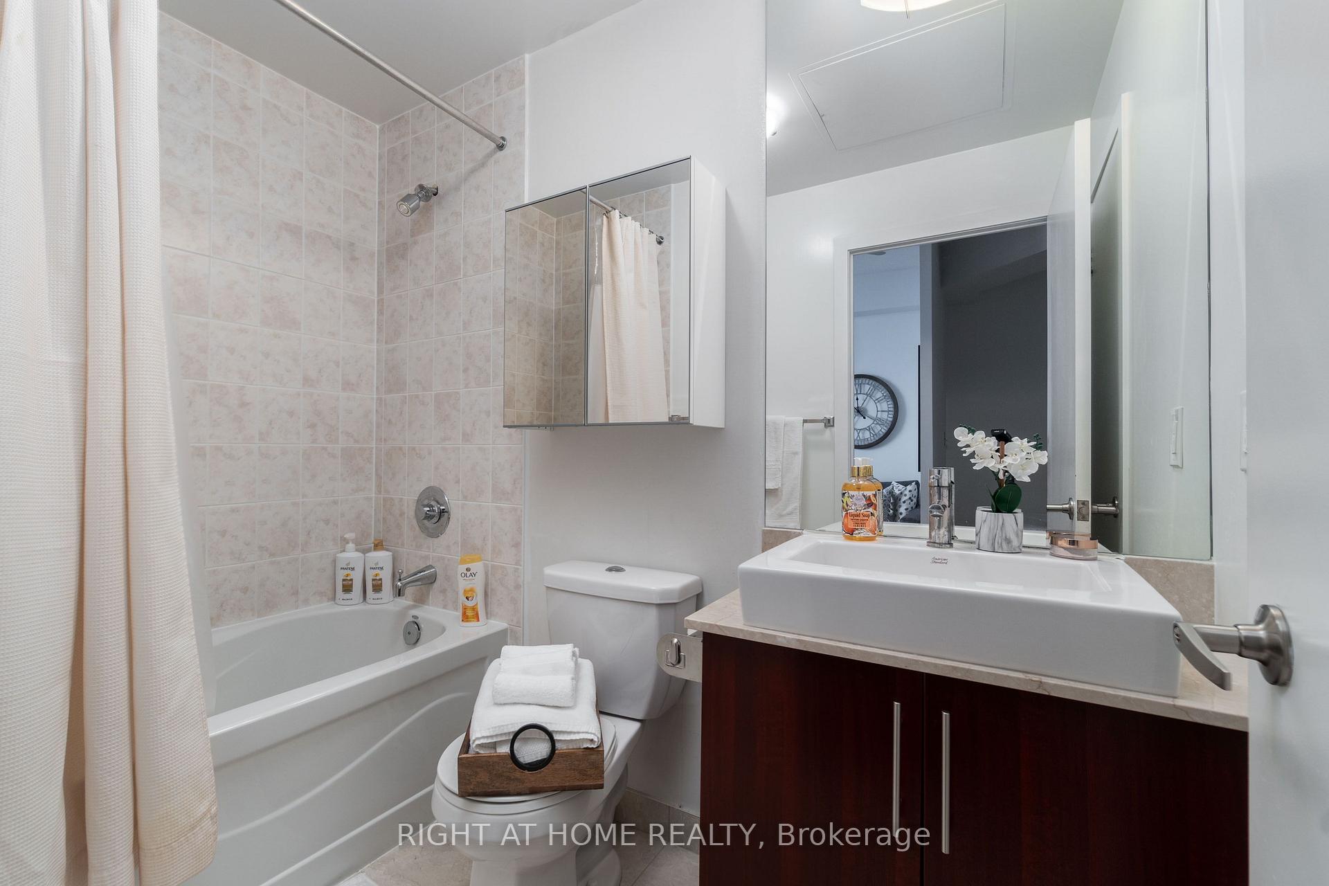 Photo 21 of Unit 3404, 55 Bremner Boulevard, Toronto, Waterfront Communities — HOMEH