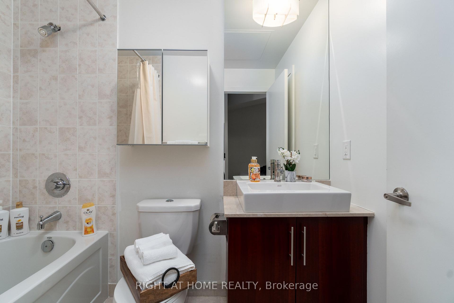Photo 22 of Unit 3404, 55 Bremner Boulevard, Toronto, Waterfront Communities — HOMEH