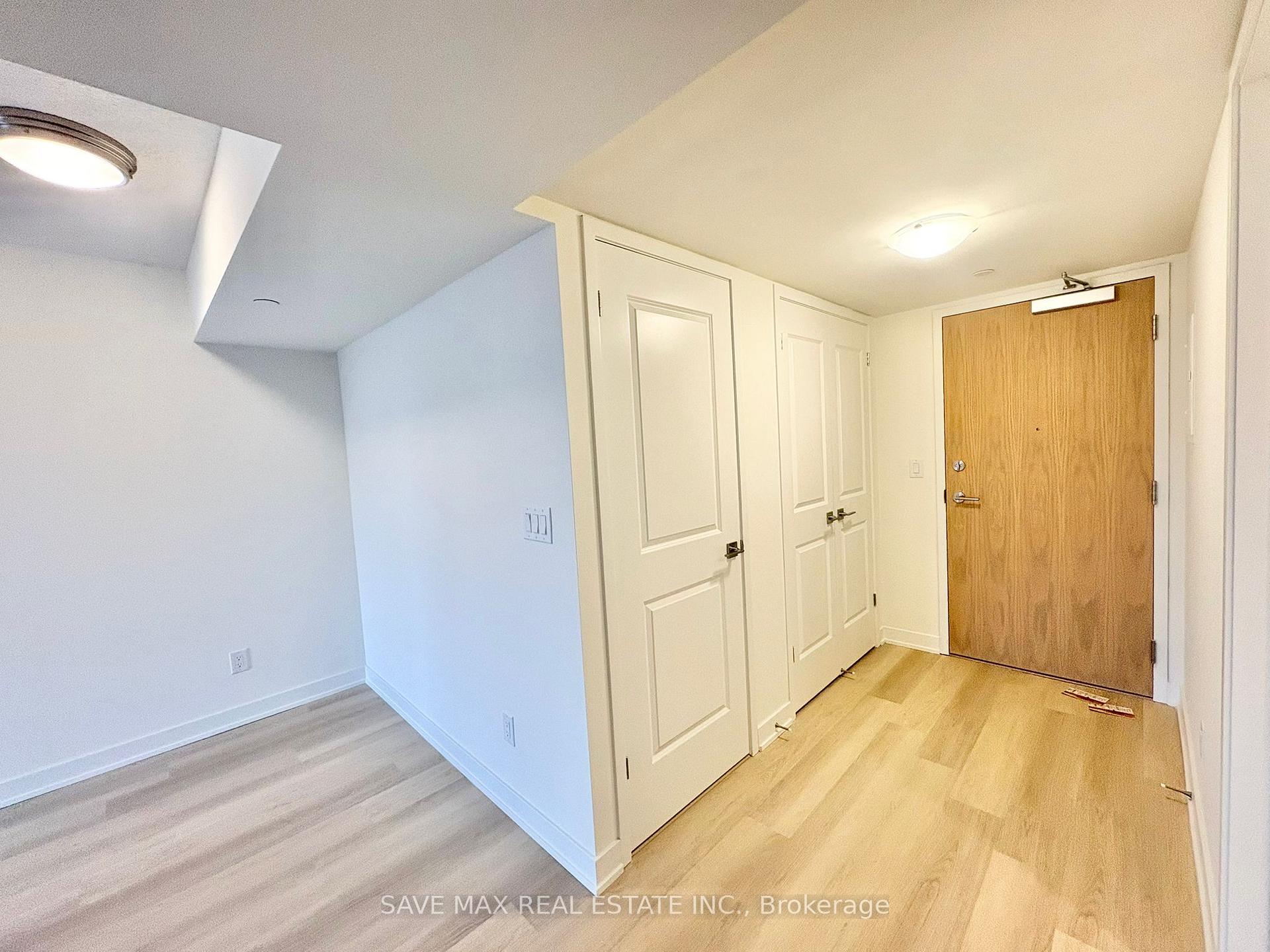 Photo 2 of 2825 Jane Street, North York, Glenfield-Jane Heights — HOMEH