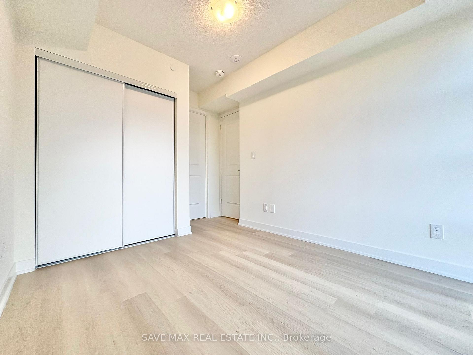 Photo 8 of 2825 Jane Street, North York, Glenfield-Jane Heights — HOMEH