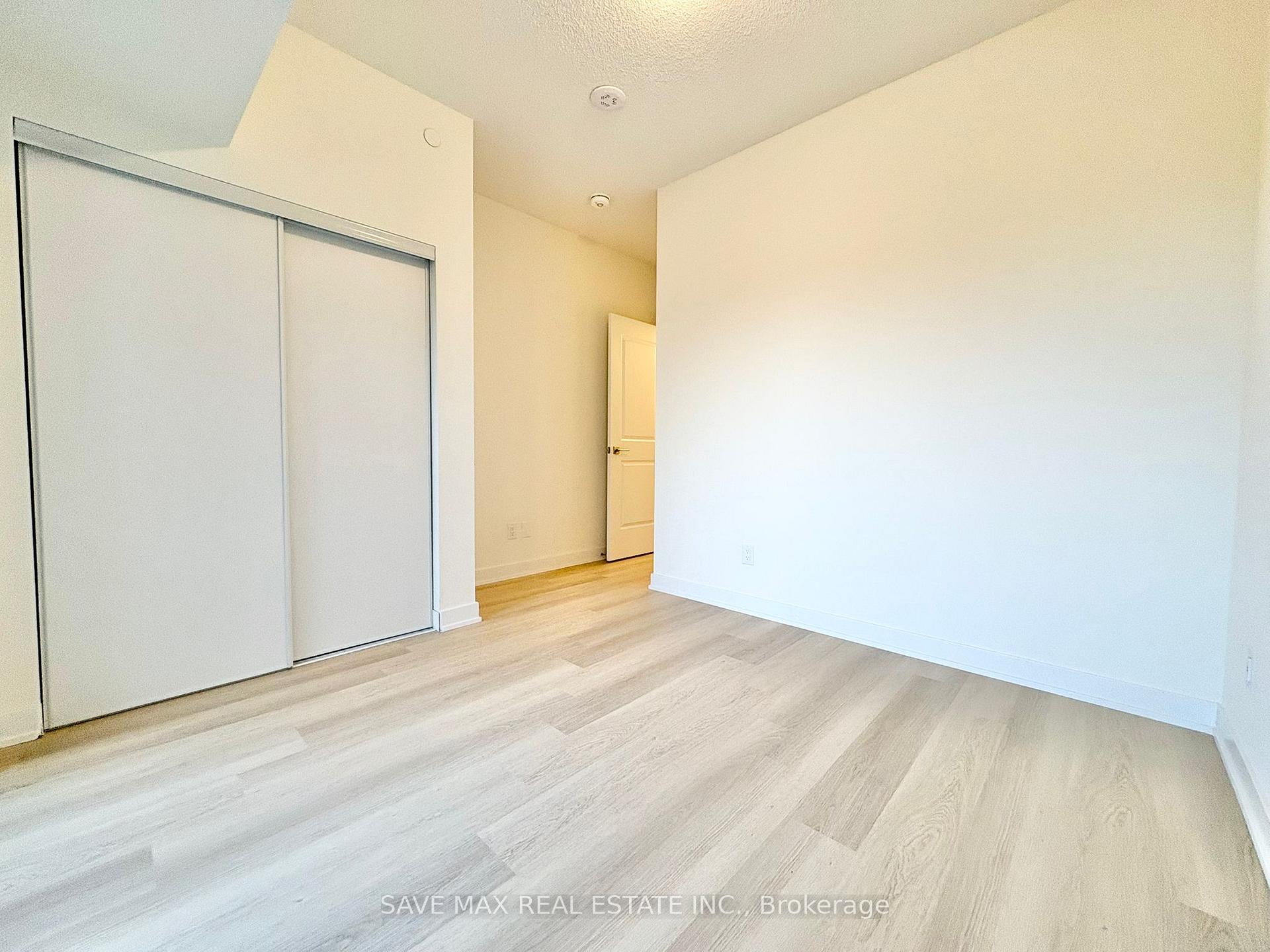 Photo 12 of 2825 Jane Street, North York, Glenfield-Jane Heights — HOMEH