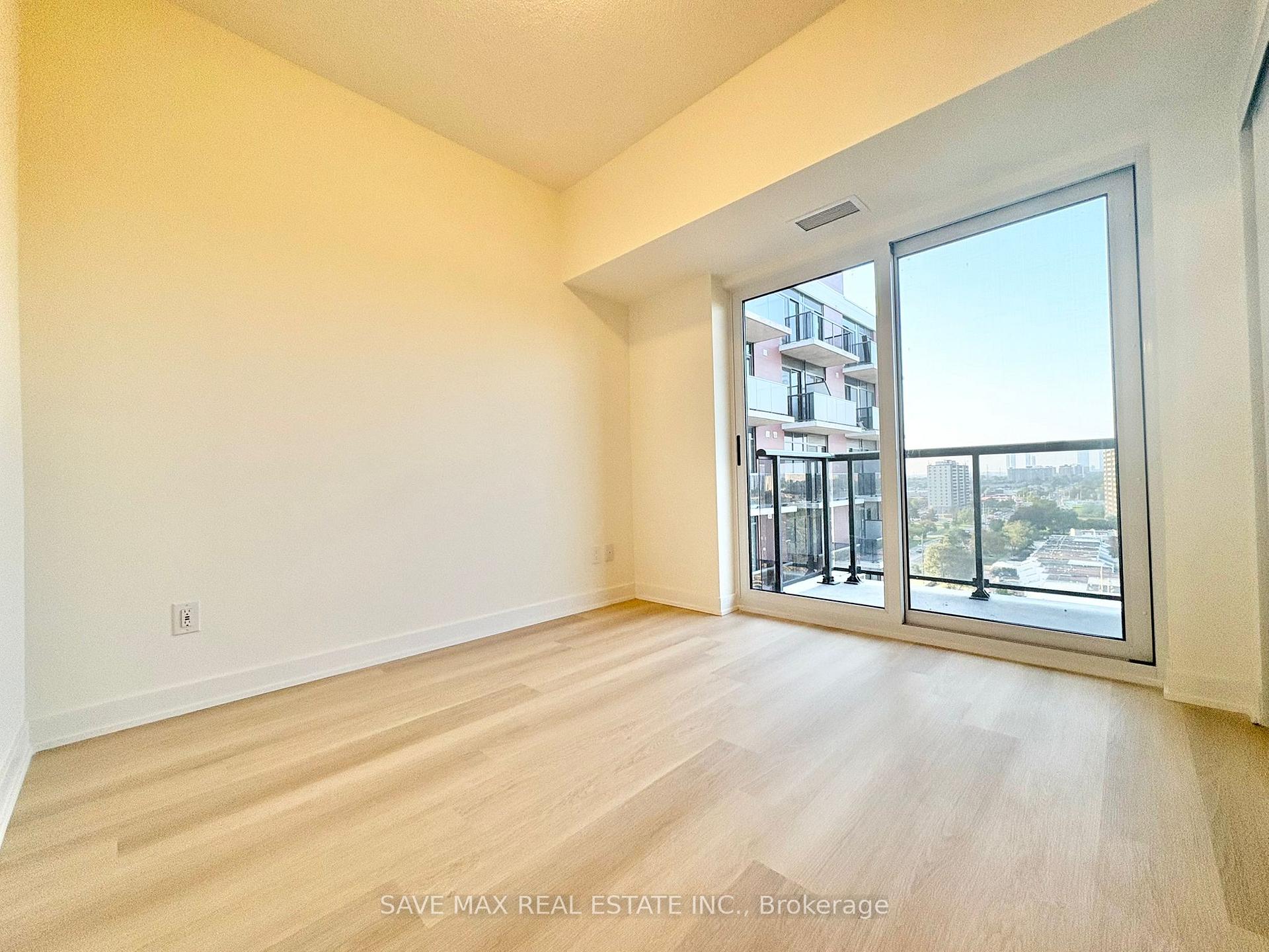 Photo 13 of 2825 Jane Street, North York, Glenfield-Jane Heights — HOMEH