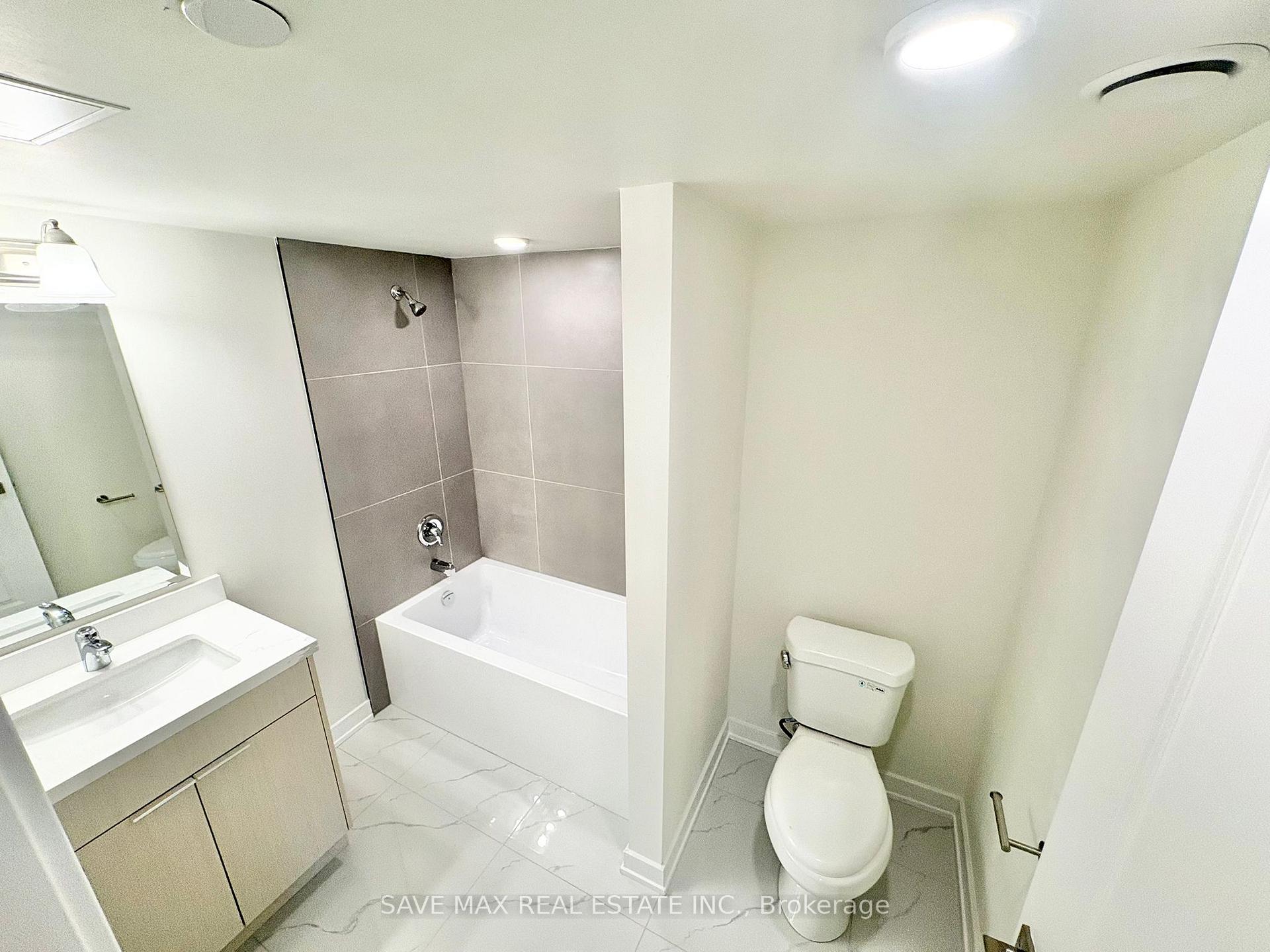 Photo 15 of 2825 Jane Street, North York, Glenfield-Jane Heights — HOMEH