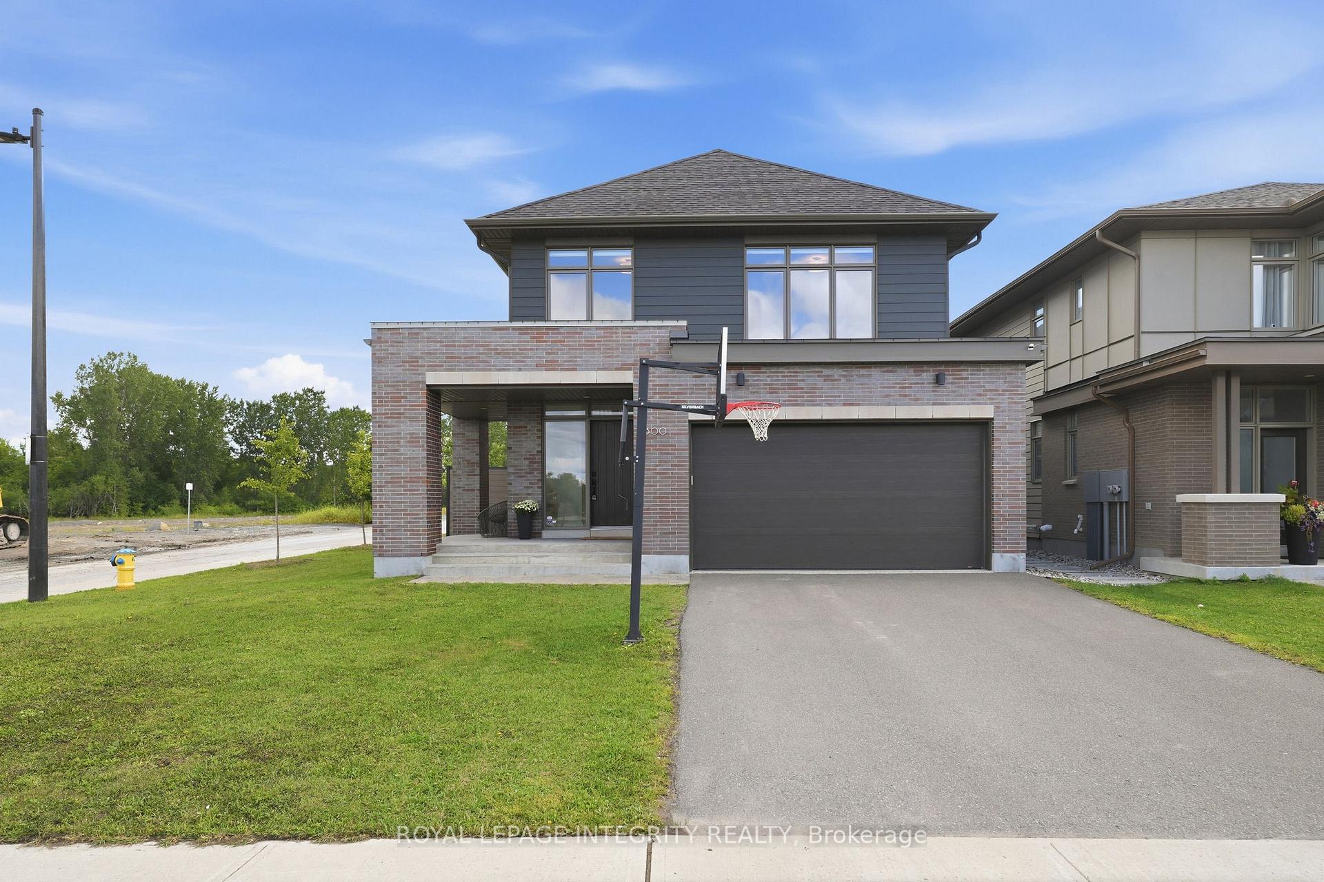 Photo 2 of 300 Wigwas Street, Ottawa, CFB Rockcliffe and Area — HOMEH