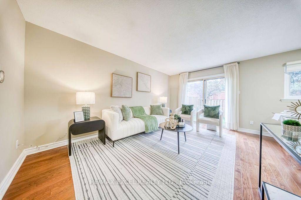 Photo 3 of 4 Harris Way, Markham, Aileen-Willowbrook — HOMEH
