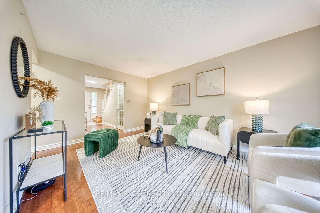 Photo 5 of 4 Harris Way, Markham, Aileen-Willowbrook — HOMEH