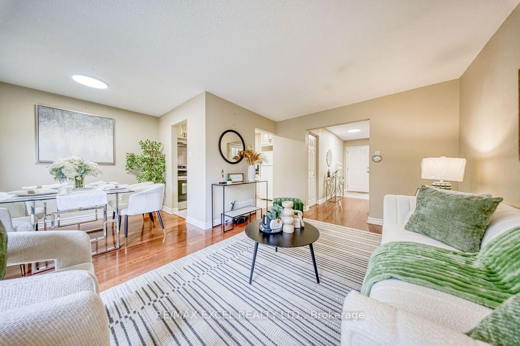 Photo 6 of 4 Harris Way, Markham, Aileen-Willowbrook — HOMEH