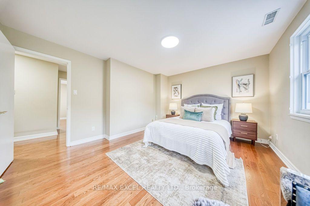 Photo 12 of 4 Harris Way, Markham, Aileen-Willowbrook — HOMEH