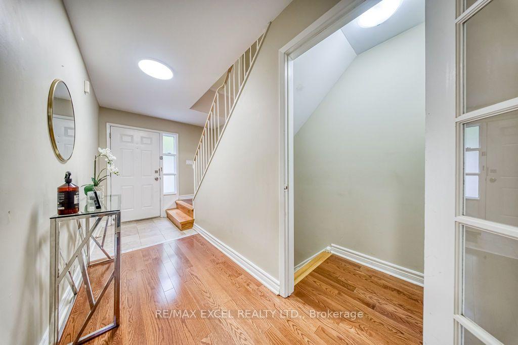 Photo 17 of 4 Harris Way, Markham, Aileen-Willowbrook — HOMEH