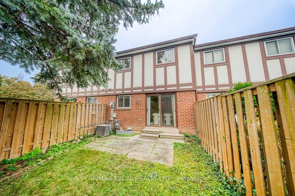 Photo 23 of 4 Harris Way, Markham, Aileen-Willowbrook — HOMEH