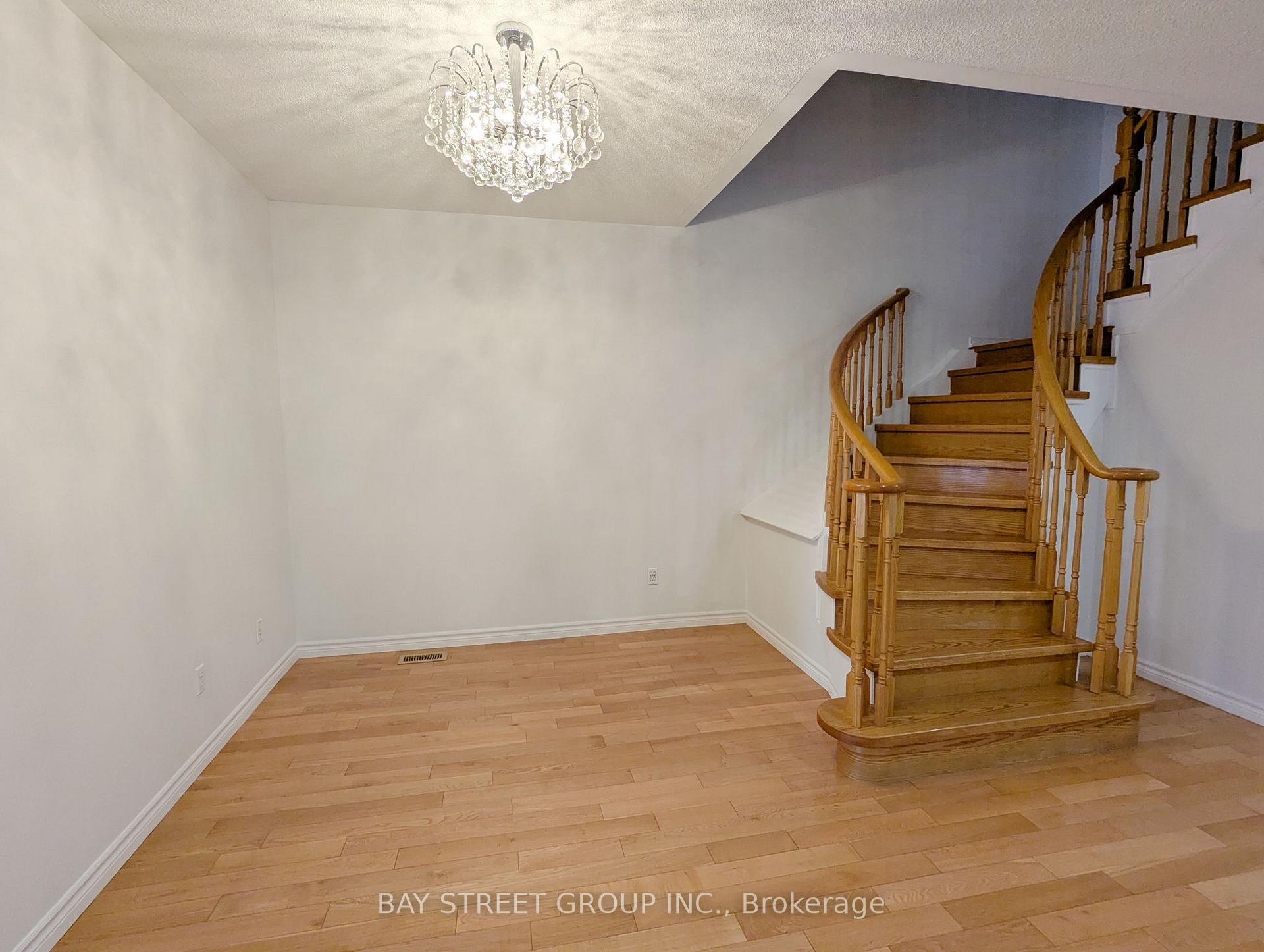 Photo 3 of Upper 165 Worthing Avenue, Markham, Milliken Mills East — HOMEH