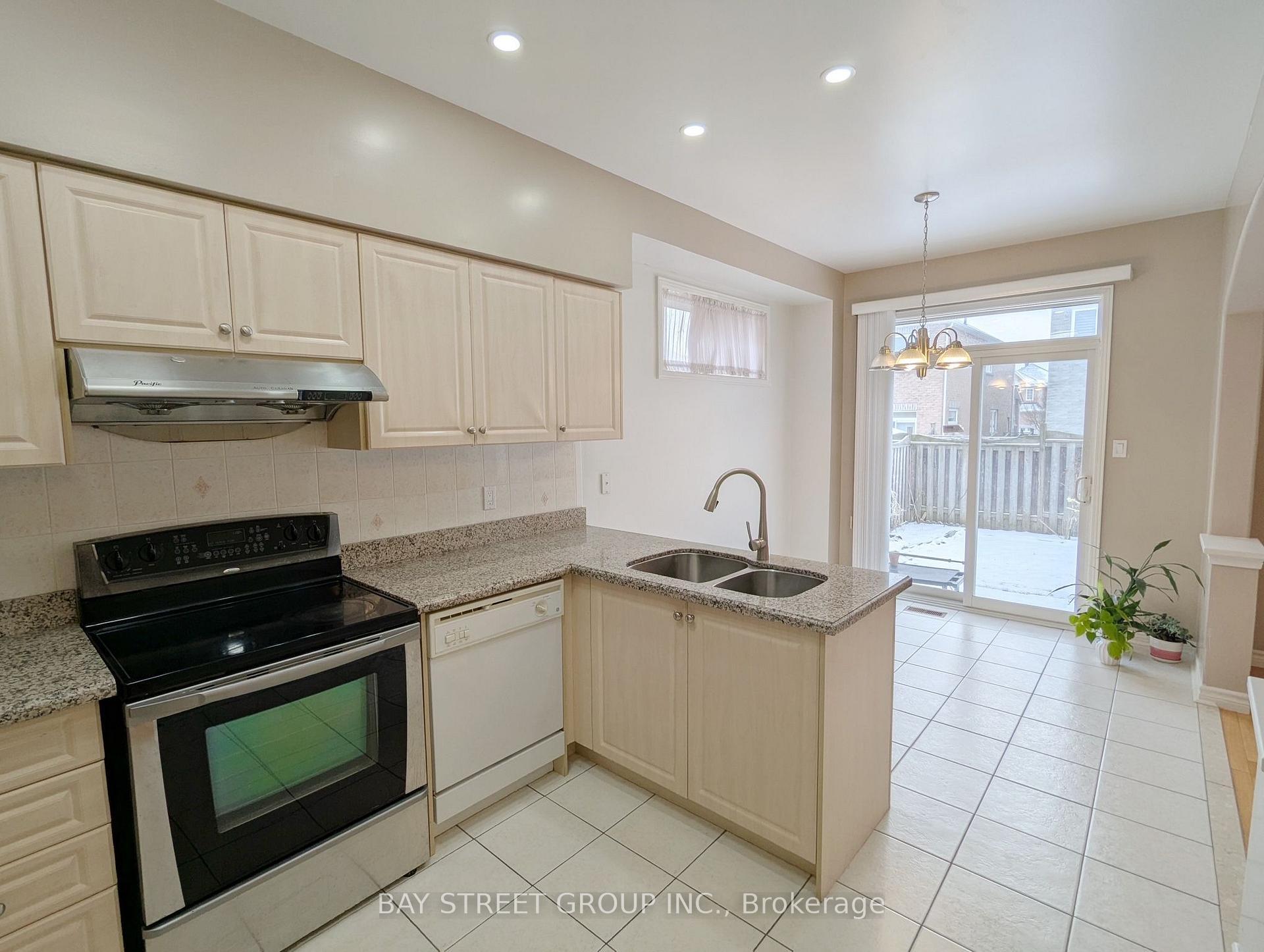Photo 5 of Upper 165 Worthing Avenue, Markham, Milliken Mills East — HOMEH