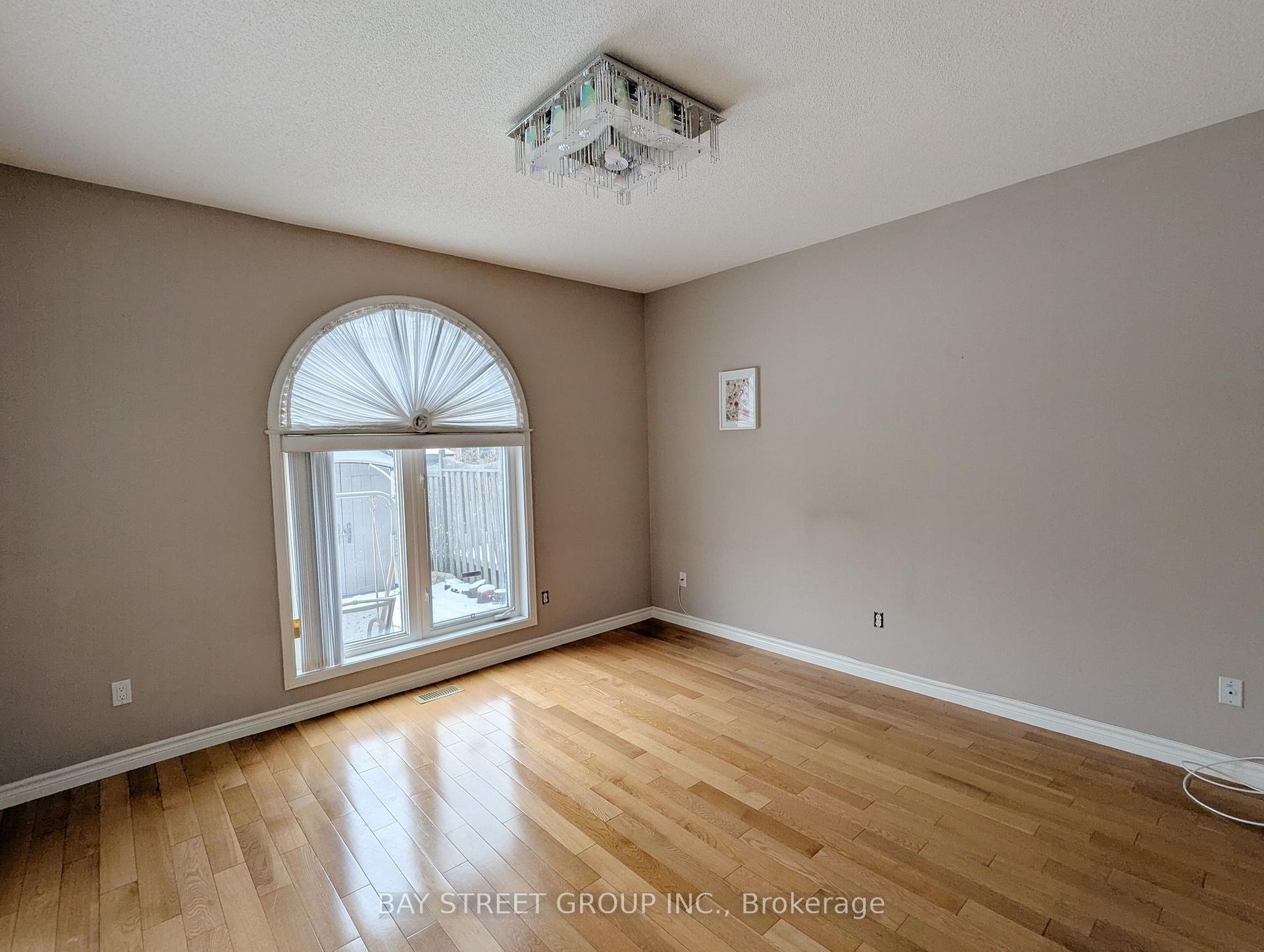 Photo 4 of Upper 165 Worthing Avenue, Markham, Milliken Mills East — HOMEH