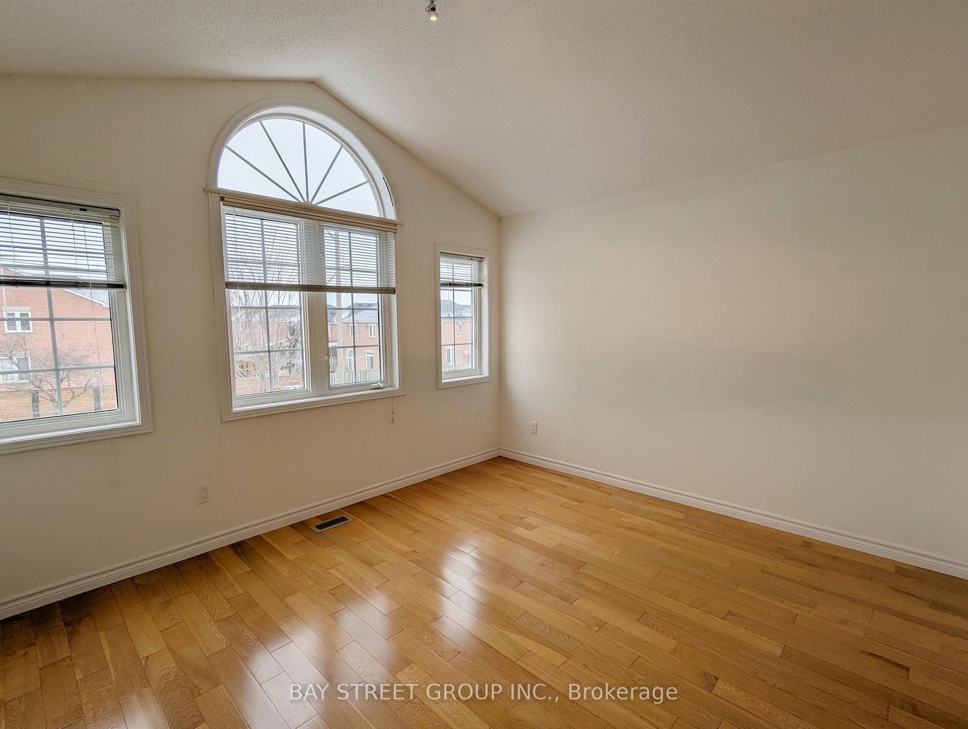 Photo 7 of Upper 165 Worthing Avenue, Markham, Milliken Mills East — HOMEH
