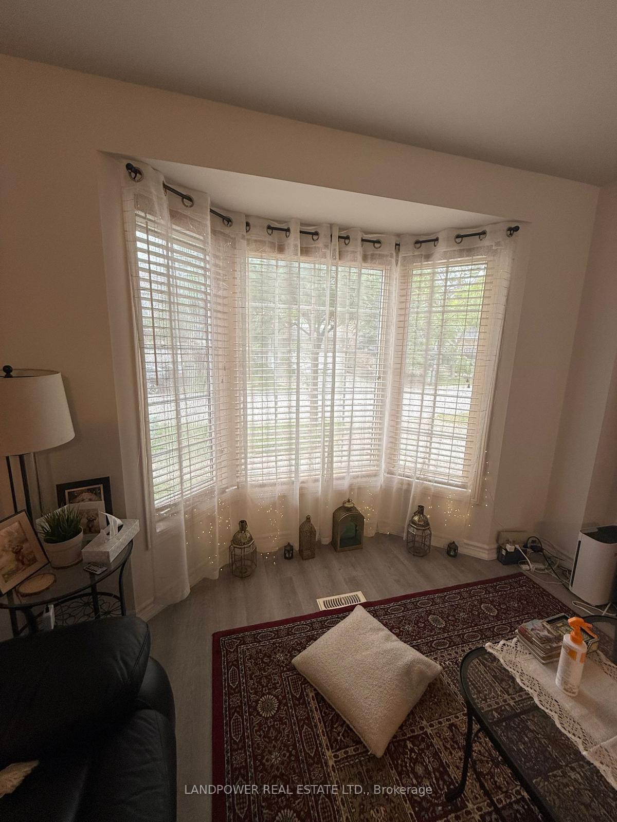 Photo 4 of 29 Sarum Crescent, Markham, Berczy — HOMEH