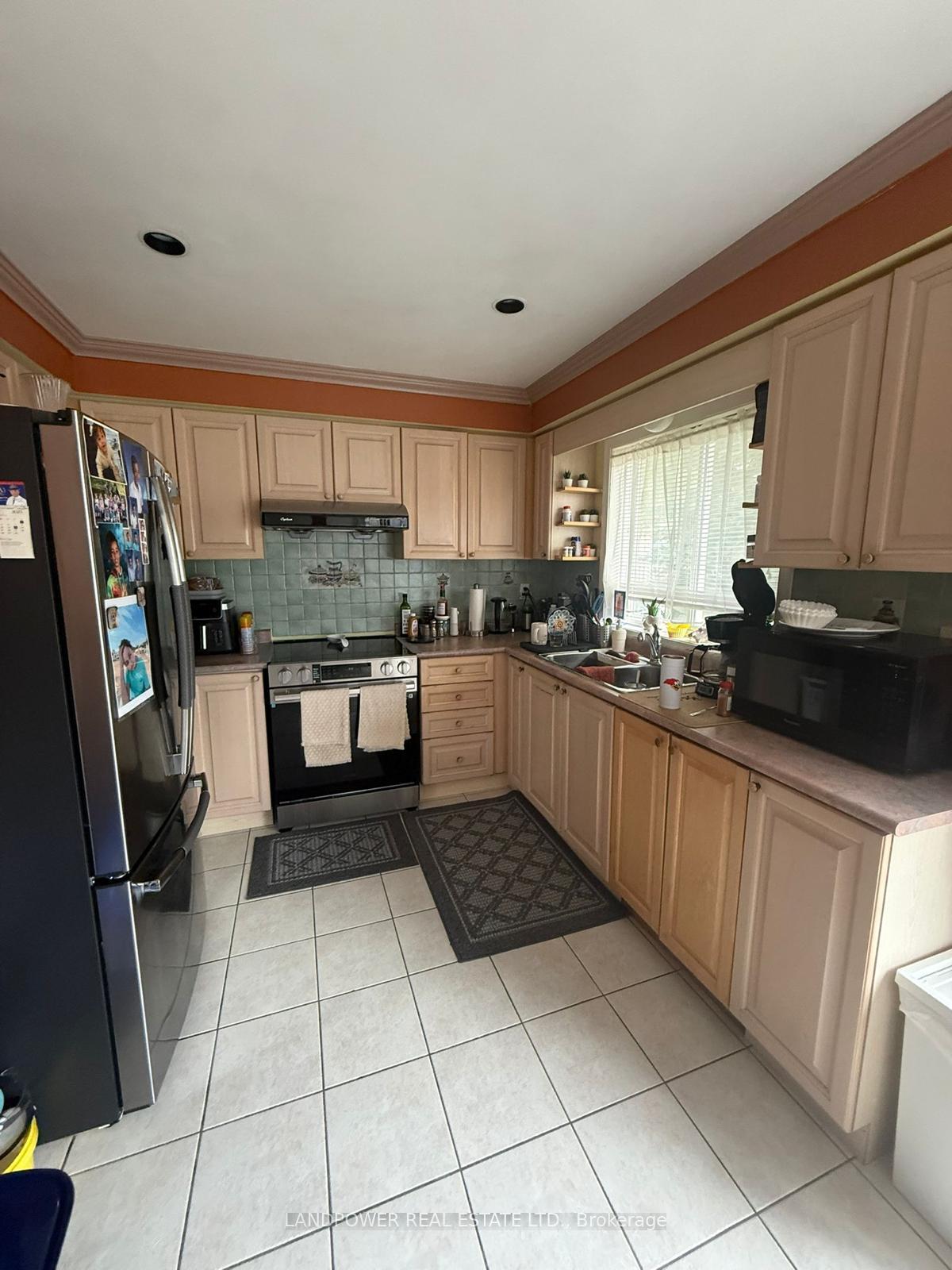 Photo 6 of 29 Sarum Crescent, Markham, Berczy — HOMEH