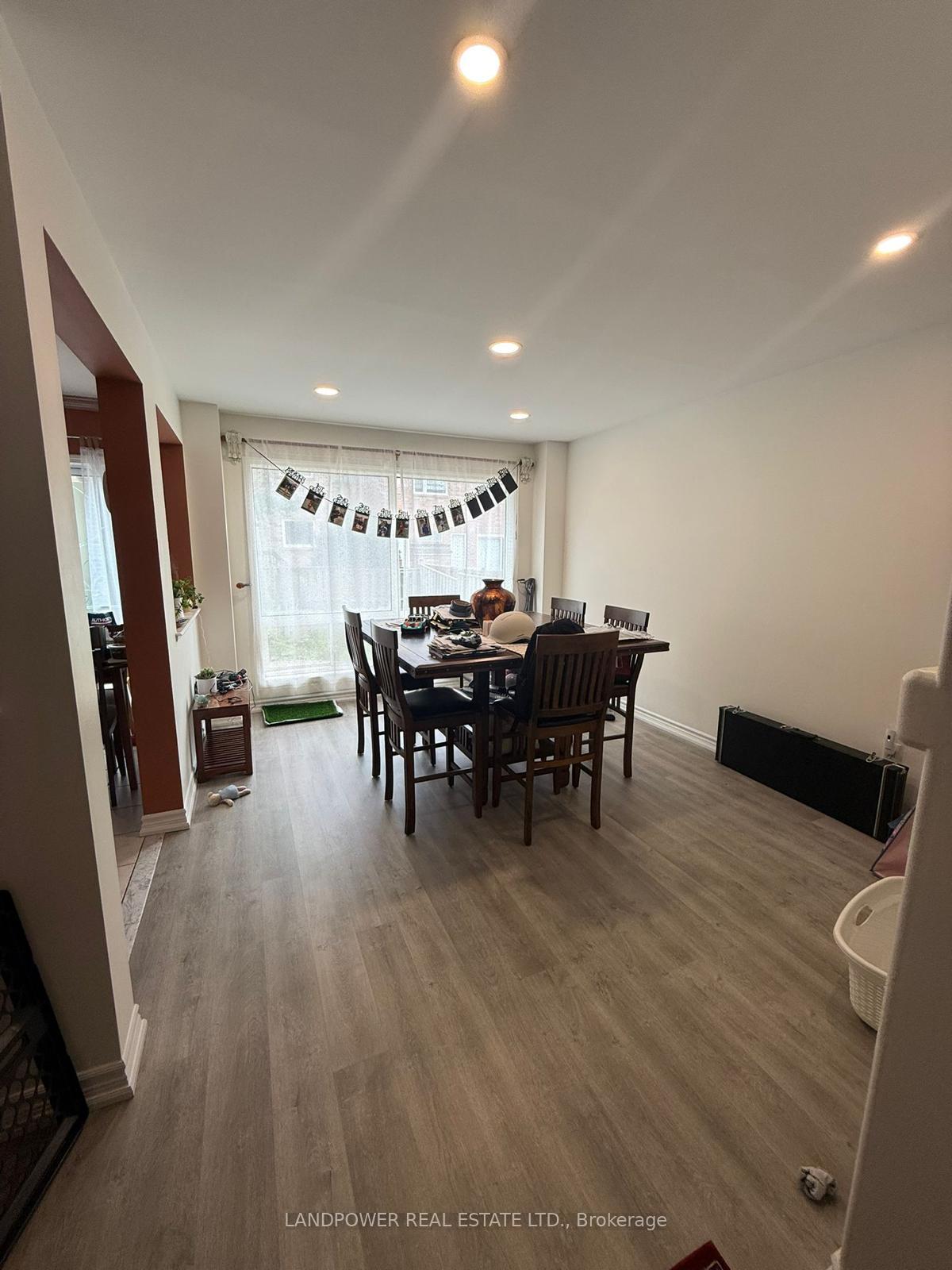 Photo 8 of 29 Sarum Crescent, Markham, Berczy — HOMEH
