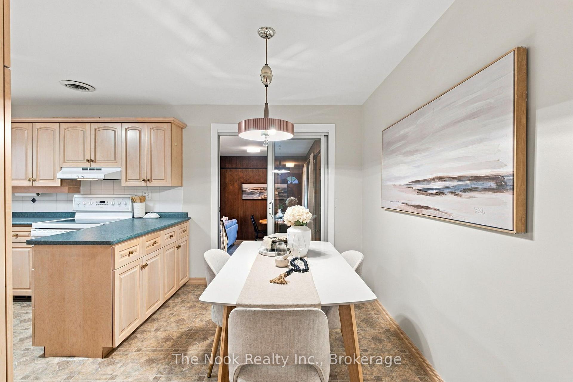 Photo 10 of 355 Ridgeway Avenue, Oshawa, McLaughlin — HOMEH
