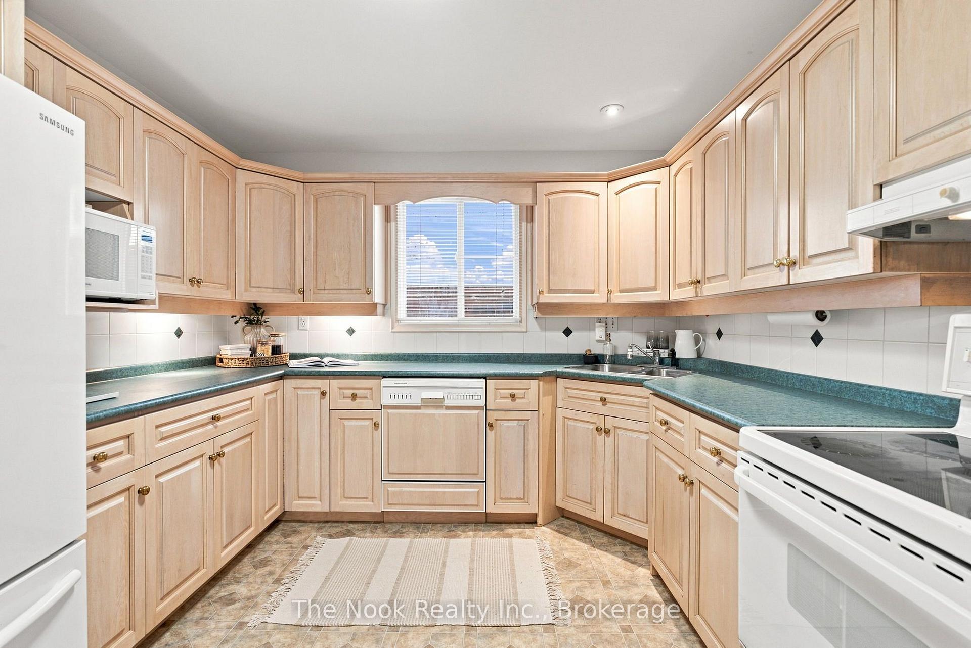 Photo 11 of 355 Ridgeway Avenue, Oshawa, McLaughlin — HOMEH