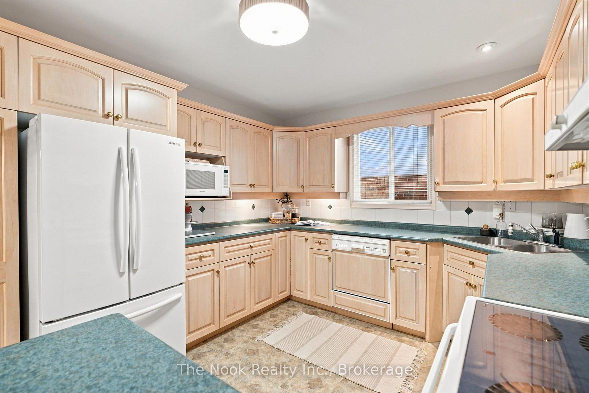 Photo 12 of 355 Ridgeway Avenue, Oshawa, McLaughlin — HOMEH