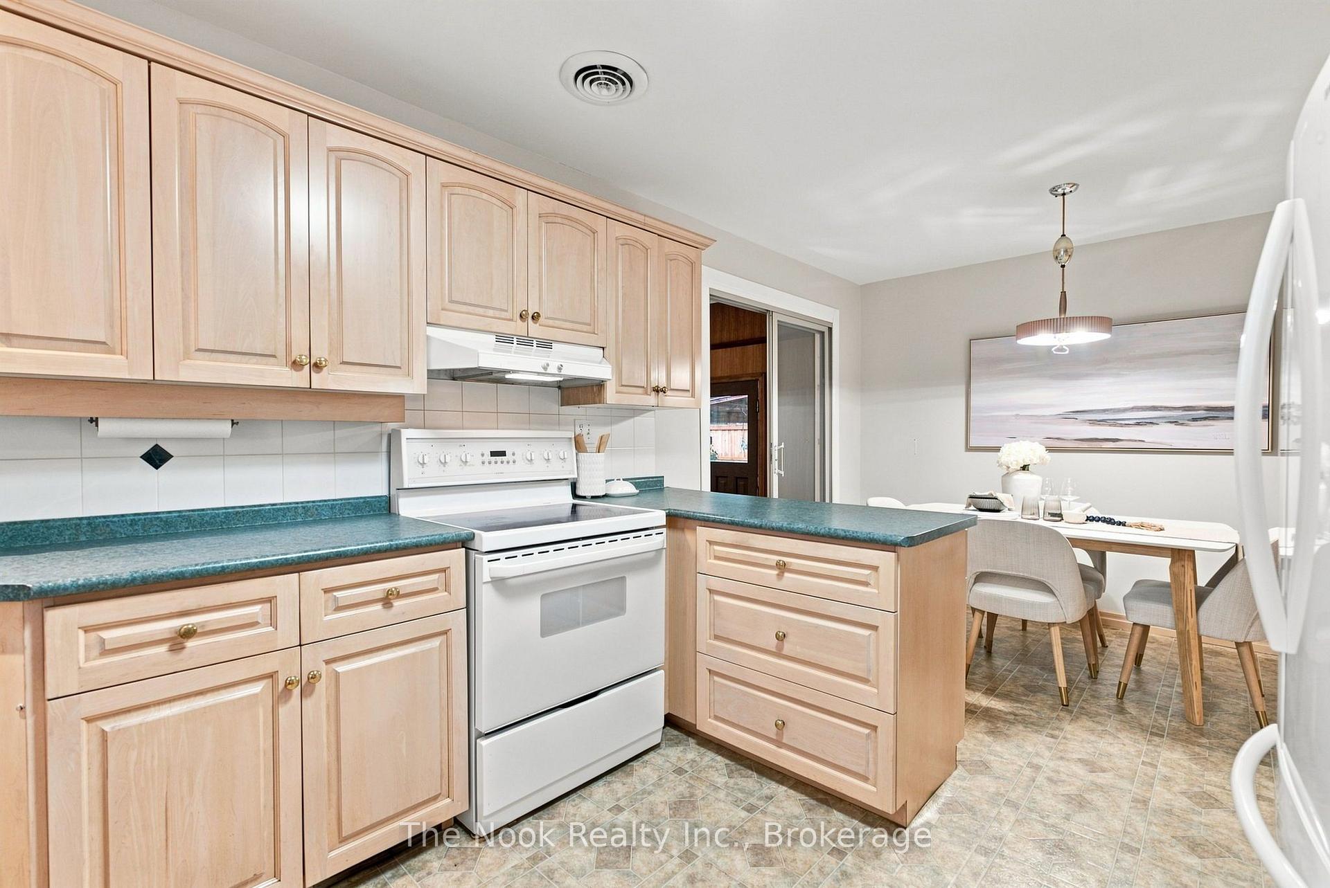 Photo 13 of 355 Ridgeway Avenue, Oshawa, McLaughlin — HOMEH