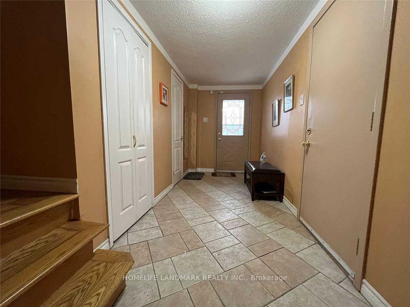 Photo 2 of 26 Joanna Crescent, Vaughan, Crestwood-Springfarm-Yorkhill — HOMEH