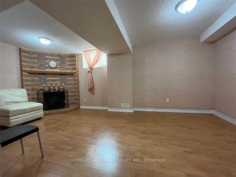 Photo 3 of 26 Joanna Crescent, Vaughan, Crestwood-Springfarm-Yorkhill — HOMEH