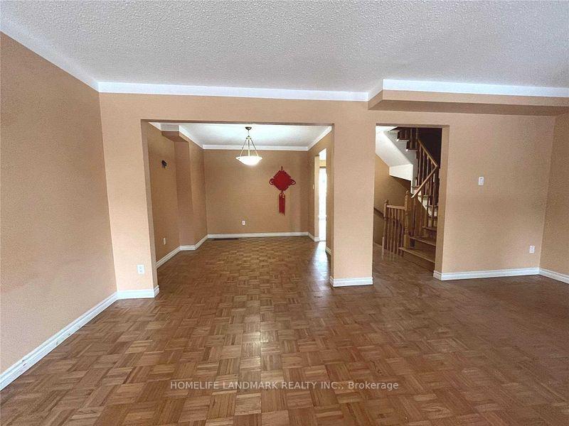 Photo 7 of 26 Joanna Crescent, Vaughan, Crestwood-Springfarm-Yorkhill — HOMEH
