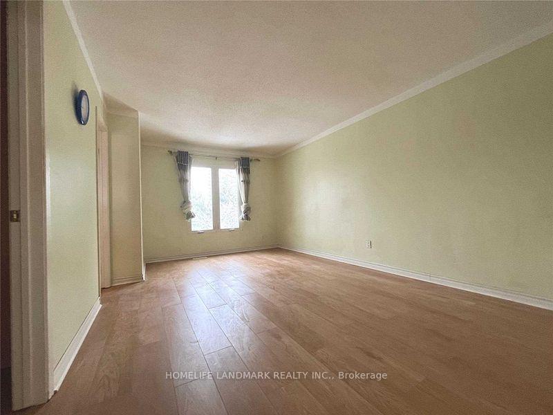 Photo 11 of 26 Joanna Crescent, Vaughan, Crestwood-Springfarm-Yorkhill — HOMEH