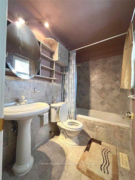 Photo 12 of 26 Joanna Crescent, Vaughan, Crestwood-Springfarm-Yorkhill — HOMEH