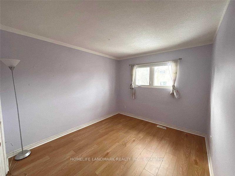 Photo 13 of 26 Joanna Crescent, Vaughan, Crestwood-Springfarm-Yorkhill — HOMEH