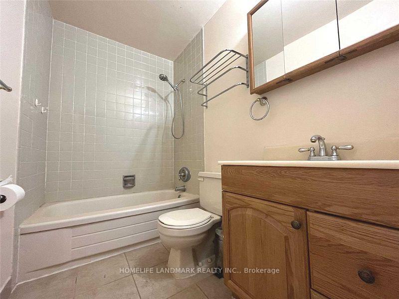 Photo 14 of 26 Joanna Crescent, Vaughan, Crestwood-Springfarm-Yorkhill — HOMEH