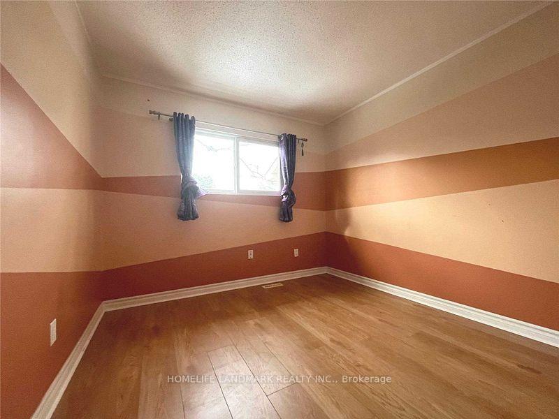 Photo 15 of 26 Joanna Crescent, Vaughan, Crestwood-Springfarm-Yorkhill — HOMEH