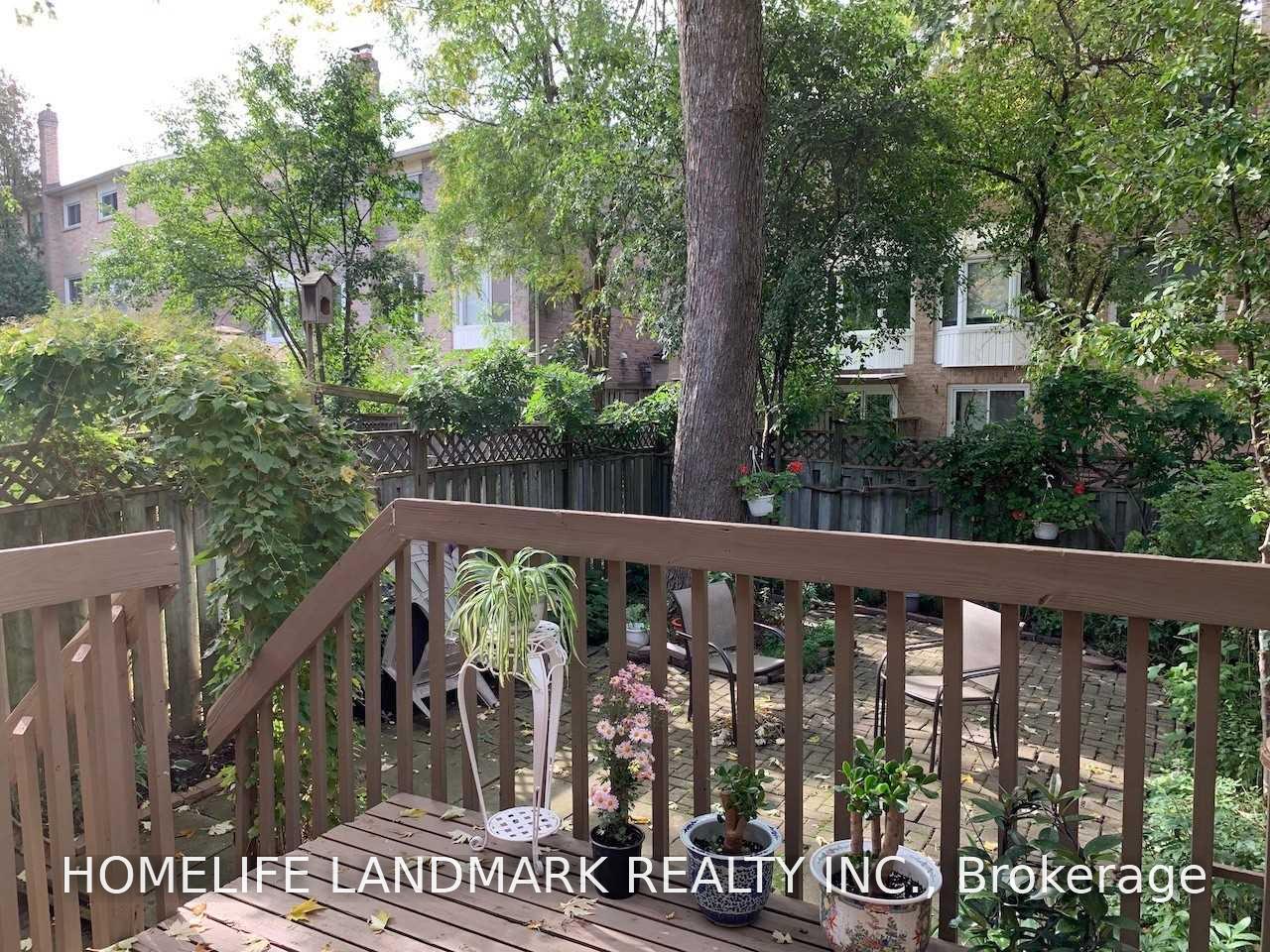 Photo 16 of 26 Joanna Crescent, Vaughan, Crestwood-Springfarm-Yorkhill — HOMEH
