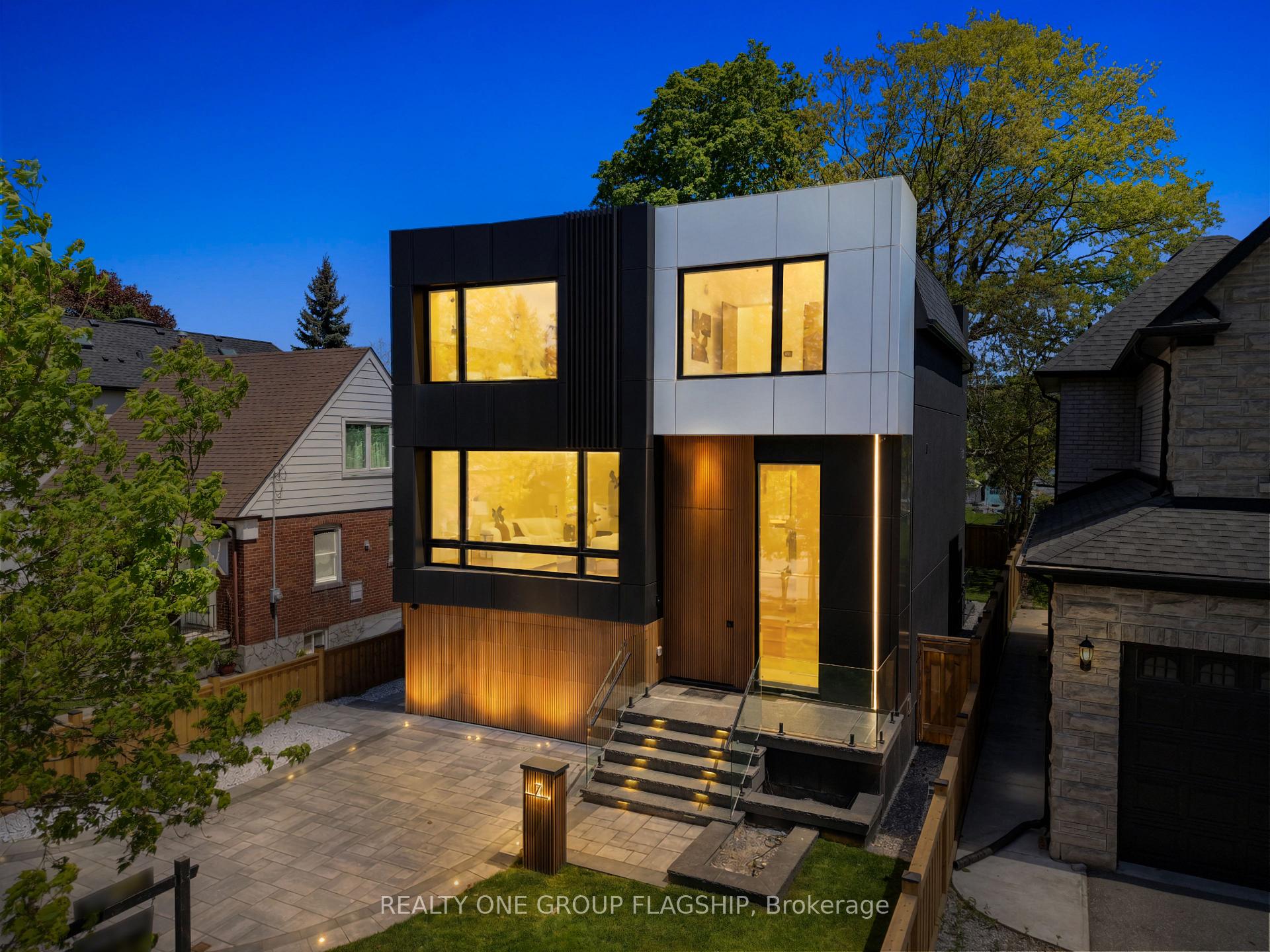 Photo 3 of 7 Bentley Drive, Etobicoke, Stonegate-Queensway — HOMEH