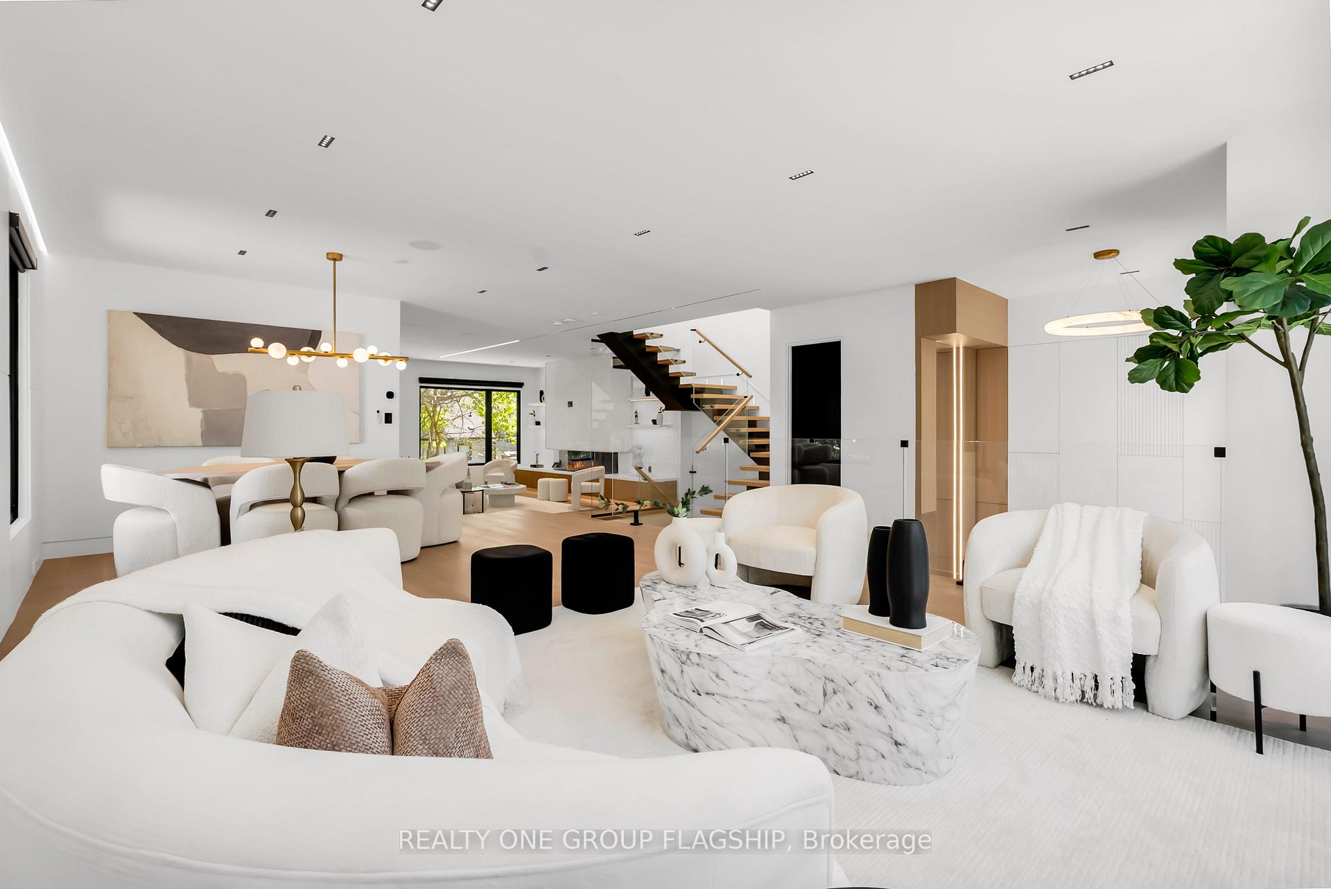 Photo 10 of 7 Bentley Drive, Etobicoke, Stonegate-Queensway — HOMEH
