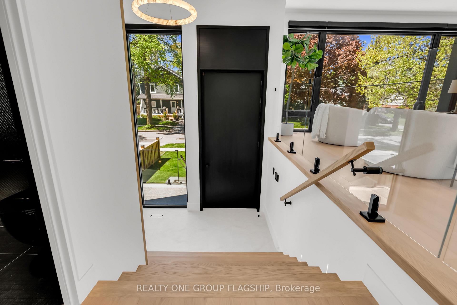 Photo 11 of 7 Bentley Drive, Etobicoke, Stonegate-Queensway — HOMEH