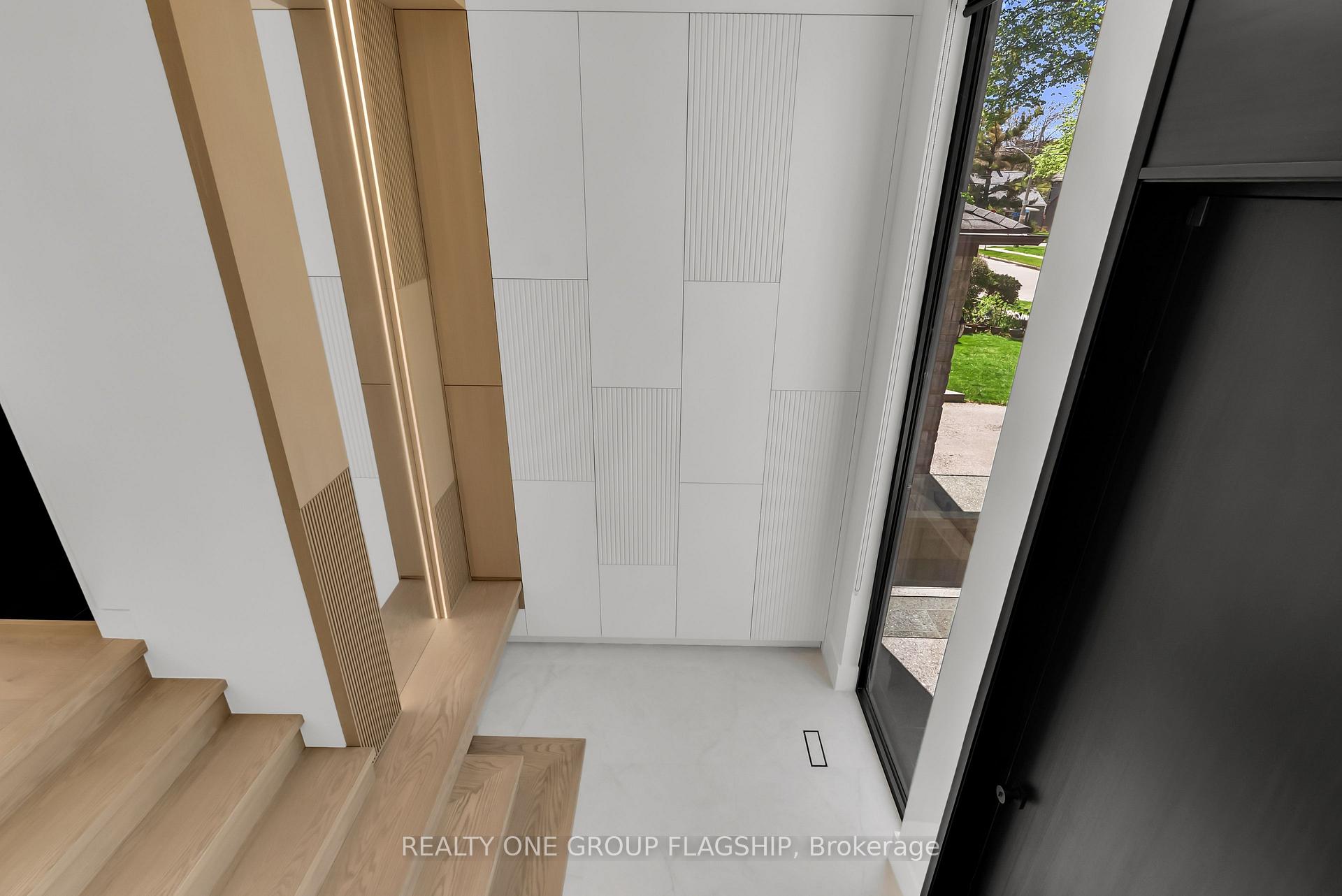 Photo 12 of 7 Bentley Drive, Etobicoke, Stonegate-Queensway — HOMEH