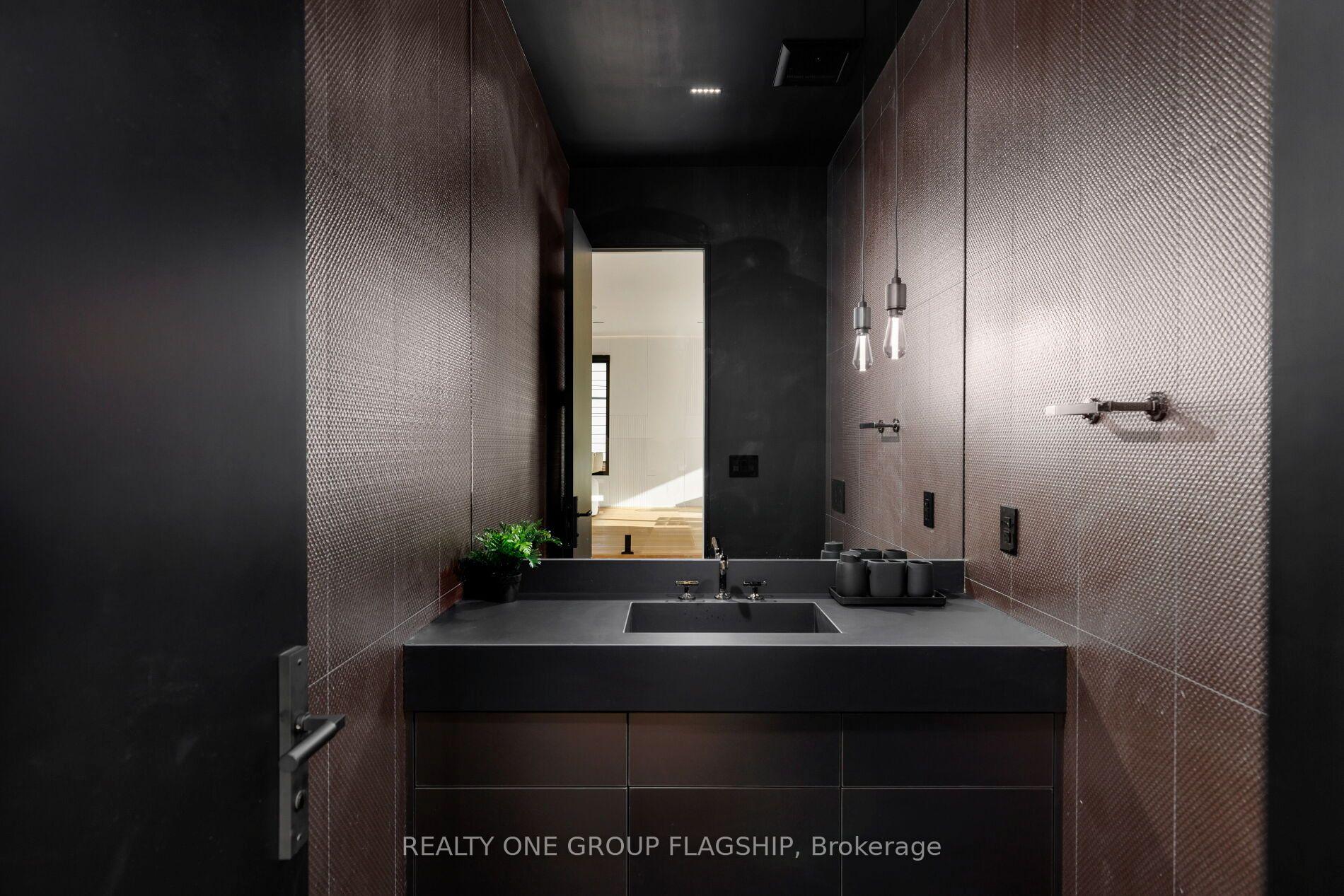 Photo 22 of 7 Bentley Drive, Etobicoke, Stonegate-Queensway — HOMEH