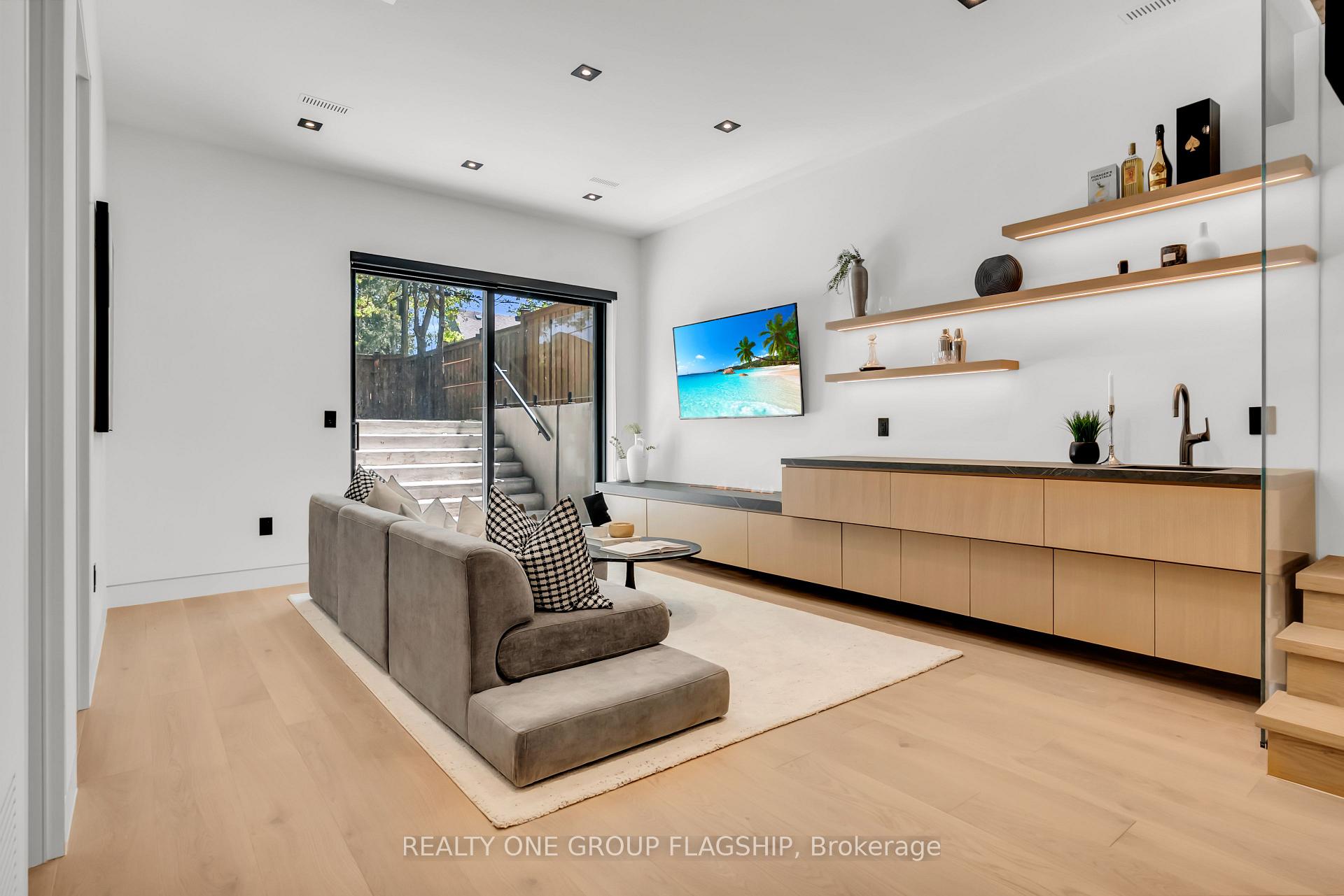 Photo 36 of 7 Bentley Drive, Etobicoke, Stonegate-Queensway — HOMEH