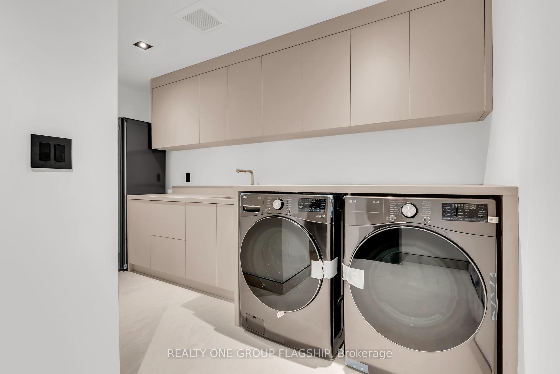 Photo 37 of 7 Bentley Drive, Etobicoke, Stonegate-Queensway — HOMEH