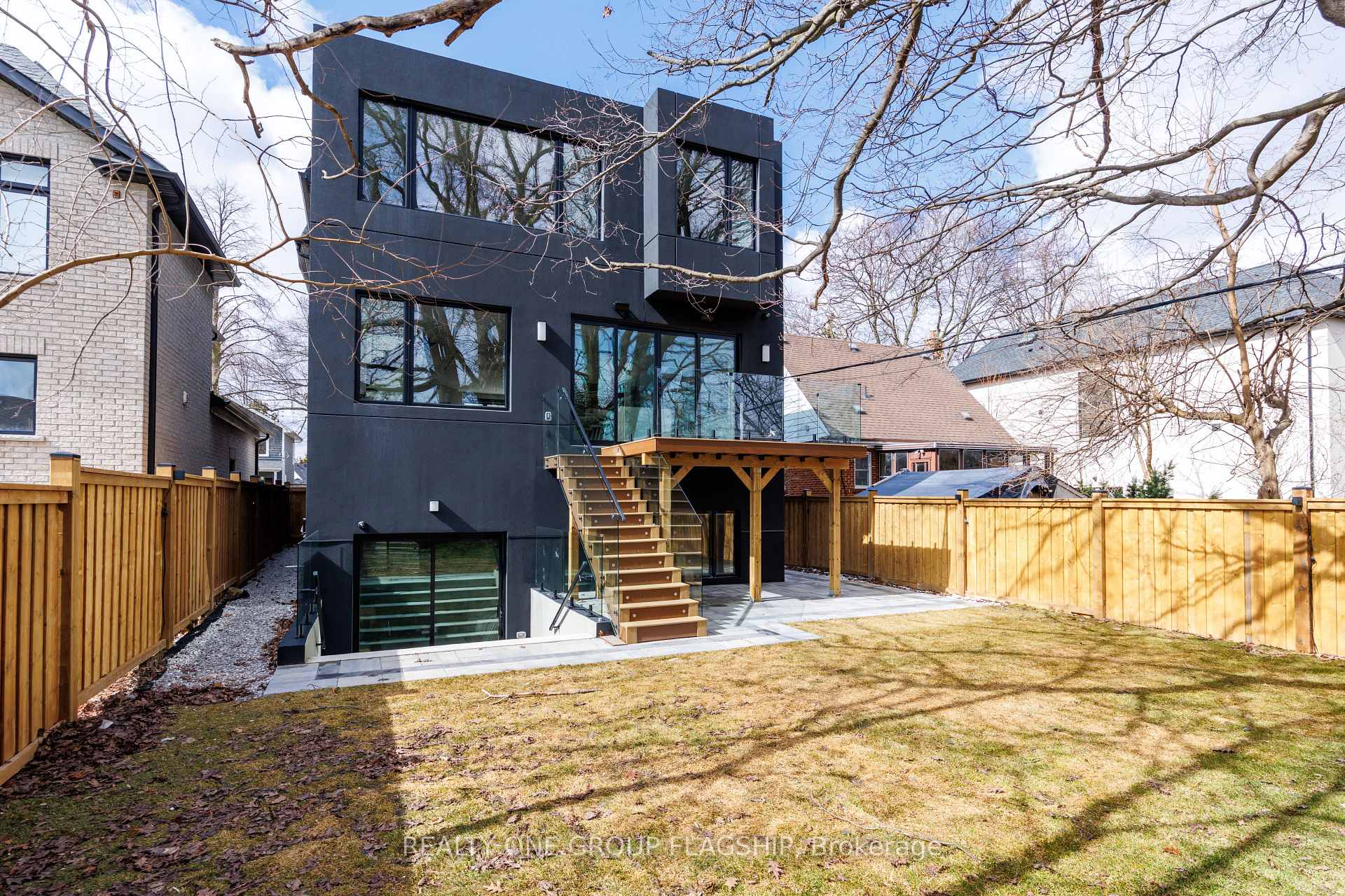 Photo 39 of 7 Bentley Drive, Etobicoke, Stonegate-Queensway — HOMEH