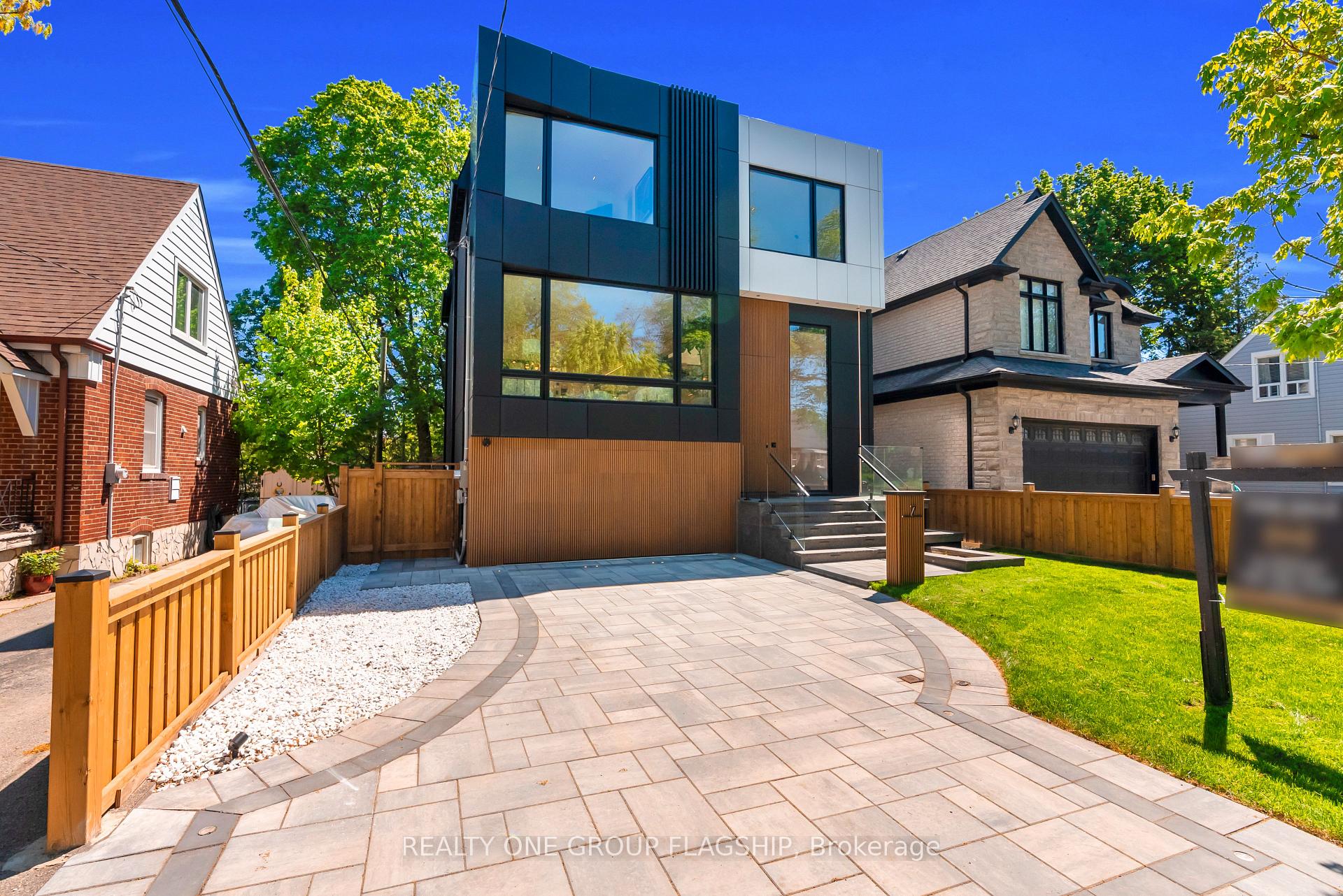 Photo 43 of 7 Bentley Drive, Etobicoke, Stonegate-Queensway — HOMEH