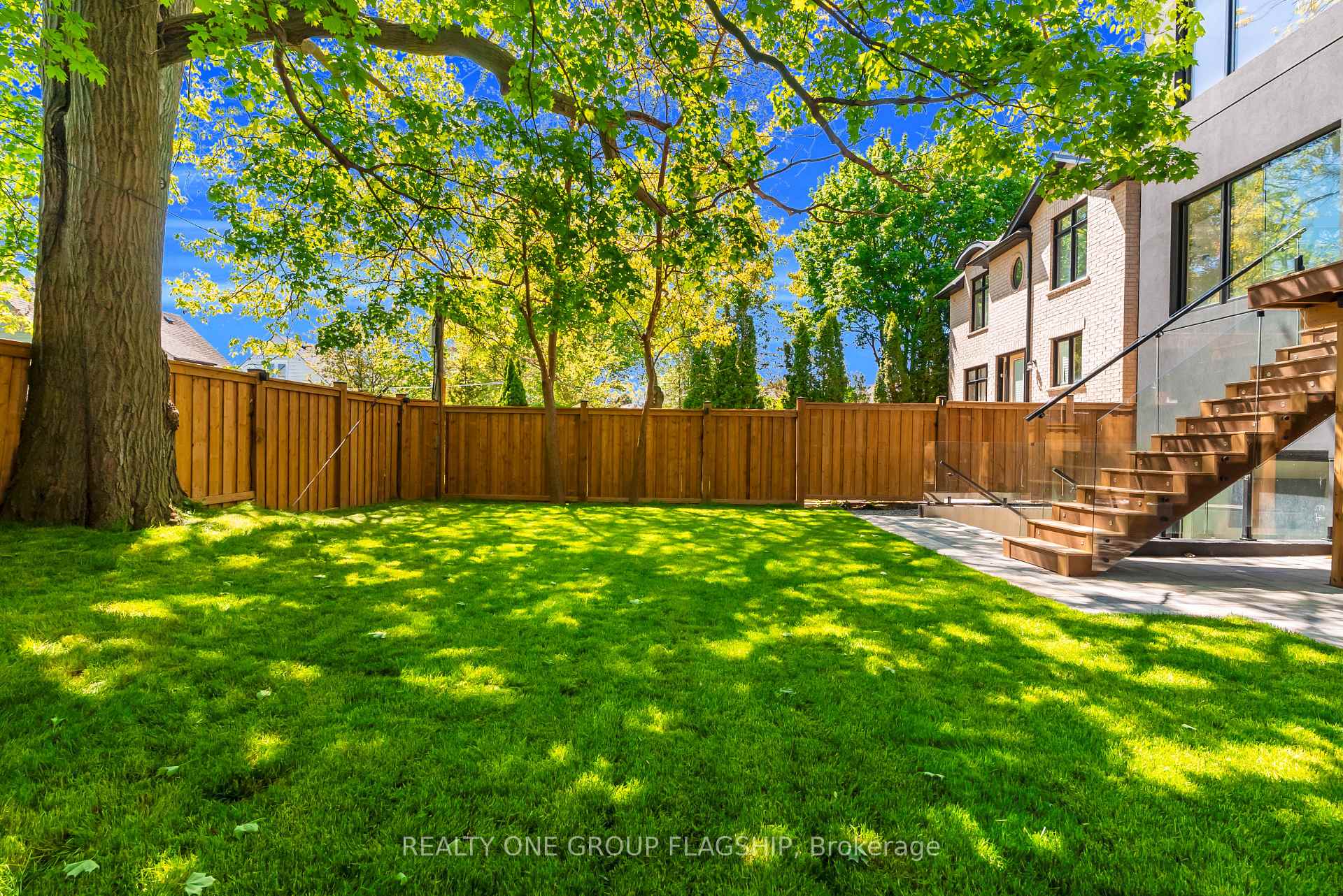 Photo 46 of 7 Bentley Drive, Etobicoke, Stonegate-Queensway — HOMEH