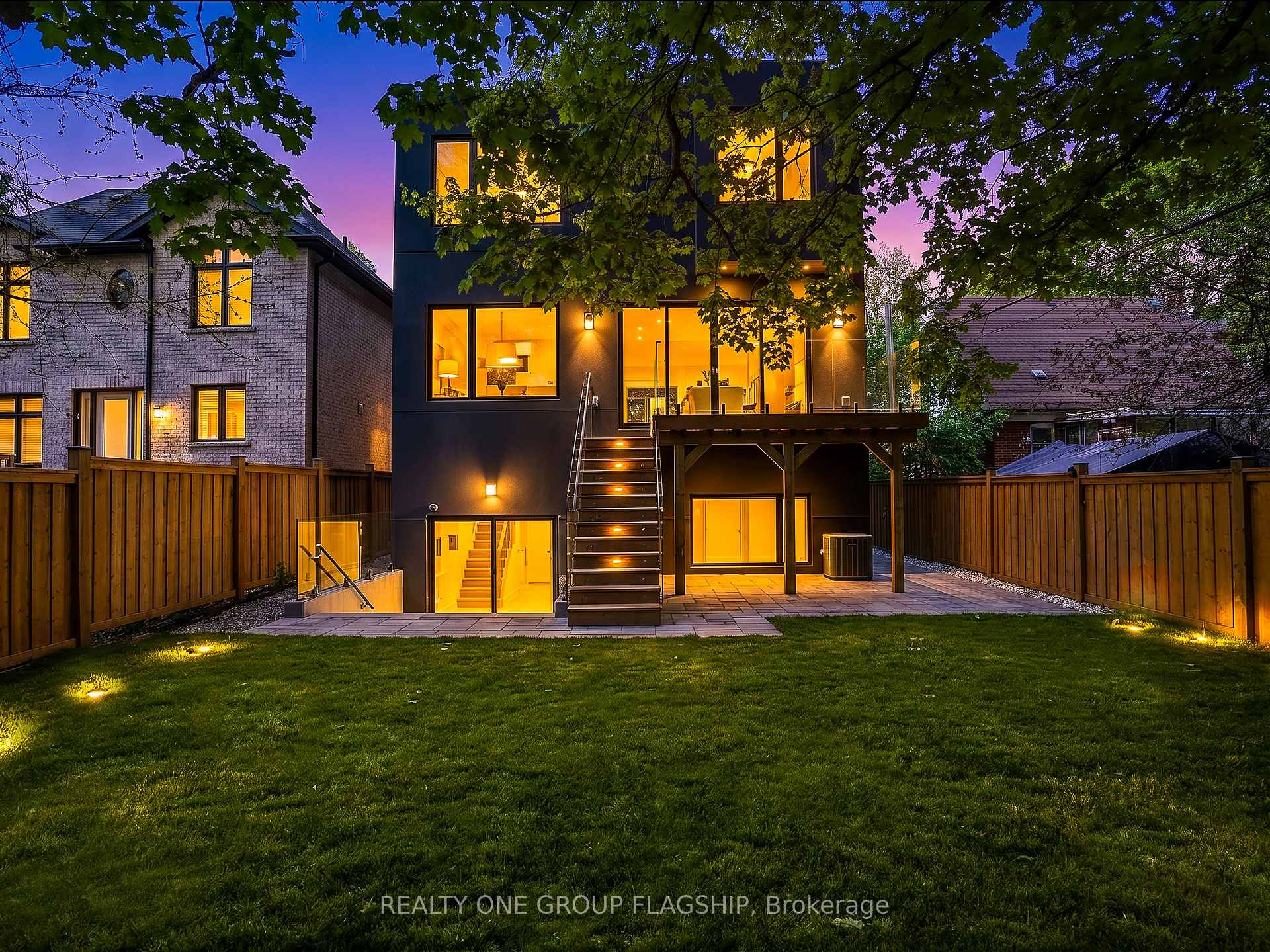 Photo 49 of 7 Bentley Drive, Etobicoke, Stonegate-Queensway — HOMEH