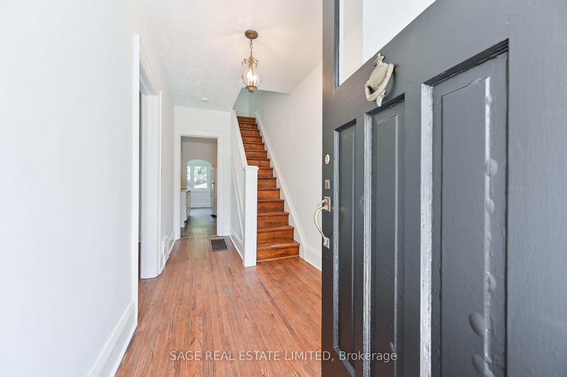 Photo 2 of 152 Manor Road E, Toronto, Mount Pleasant West — HOMEH